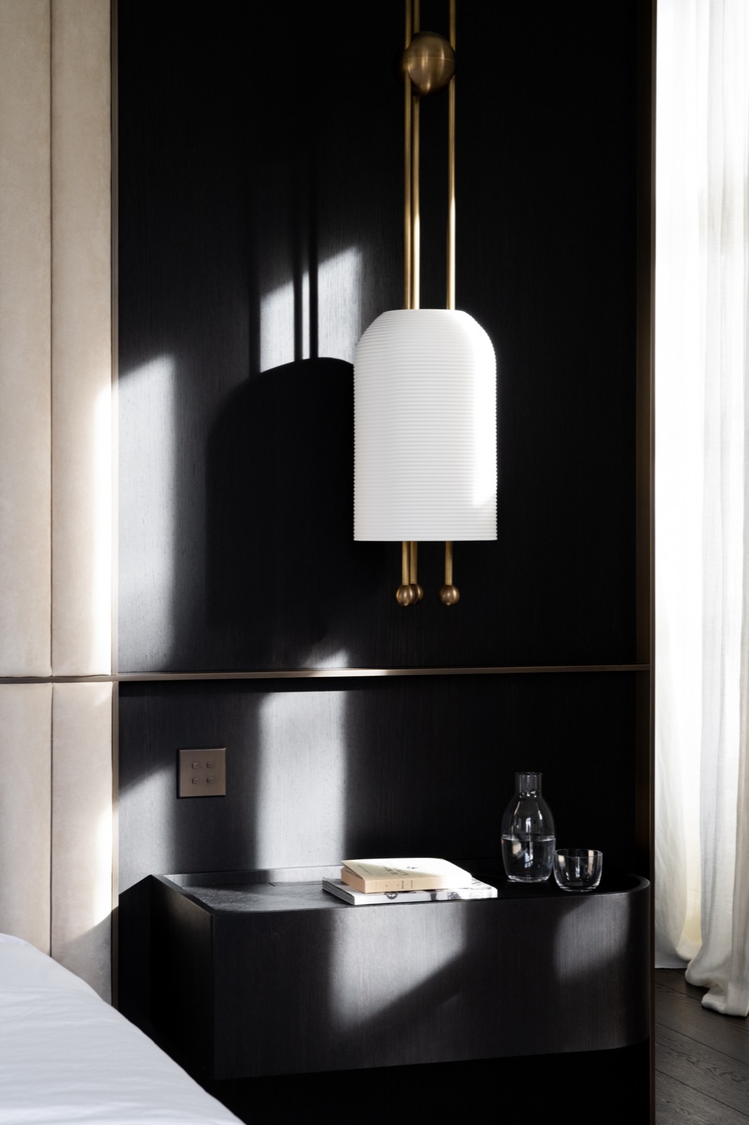 luxe lamp naast bed