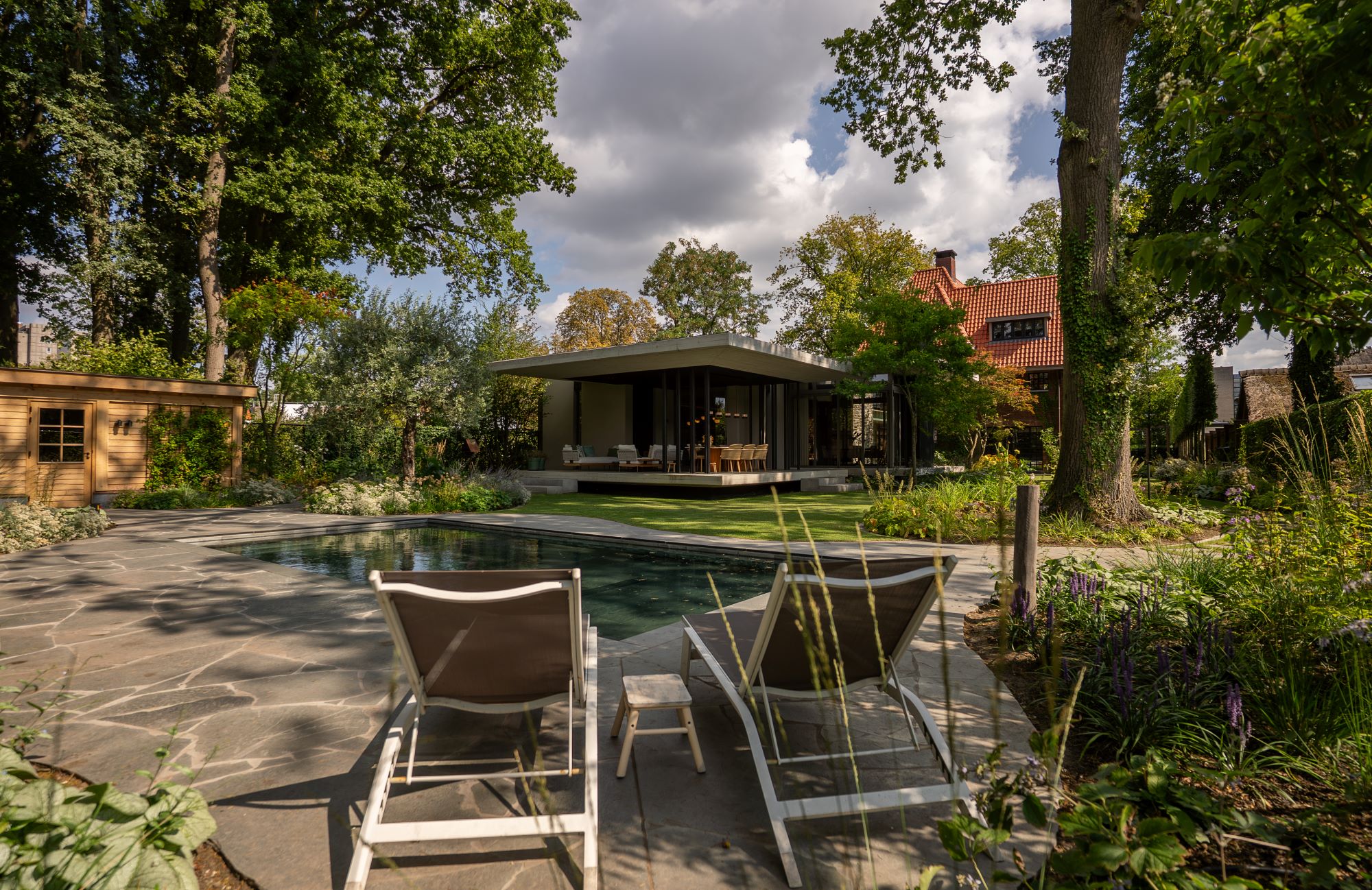 Exclusieve tuin met zwembad