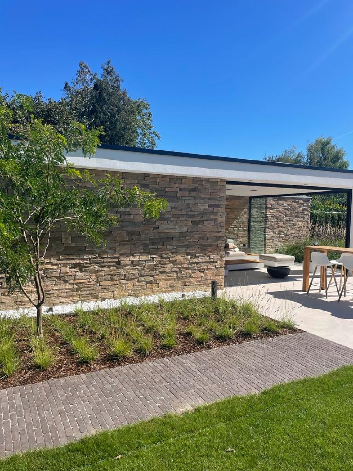 poolhouse met steenstrips