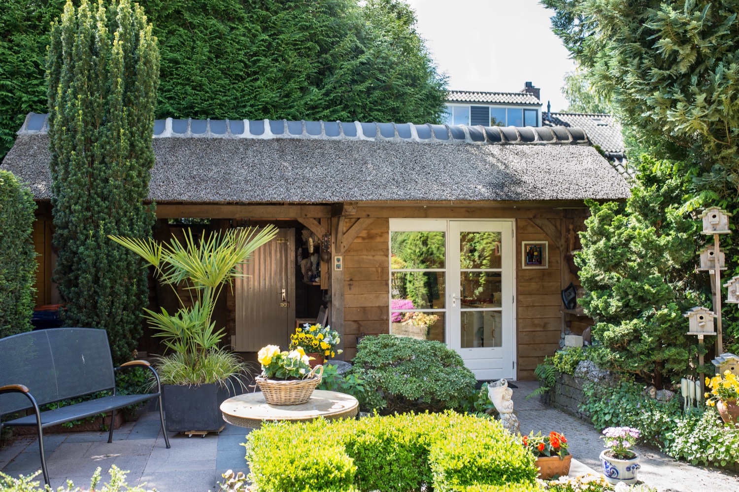 bijgebouw in tuin