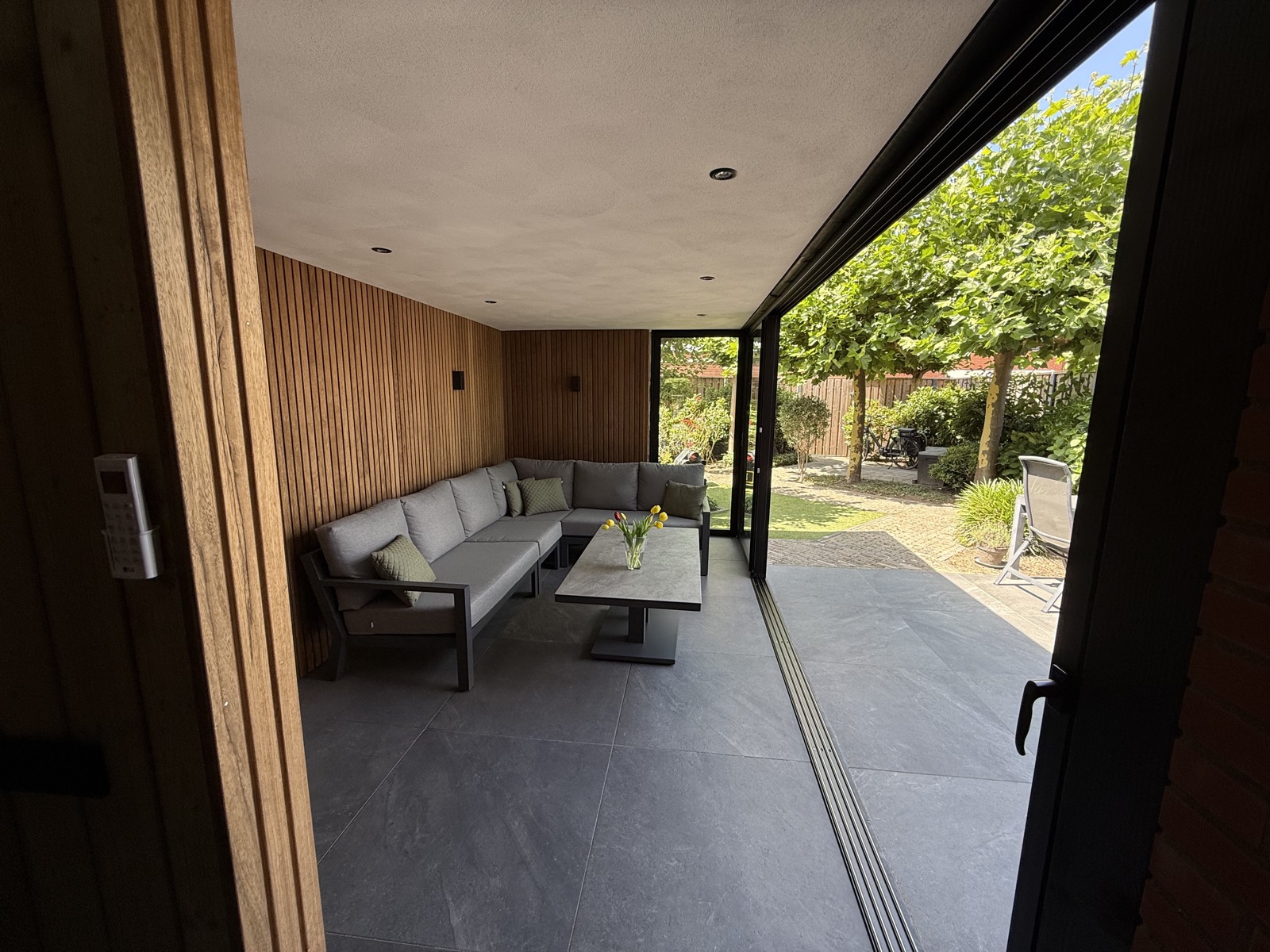 tuinkamer met glazenwandsysteem