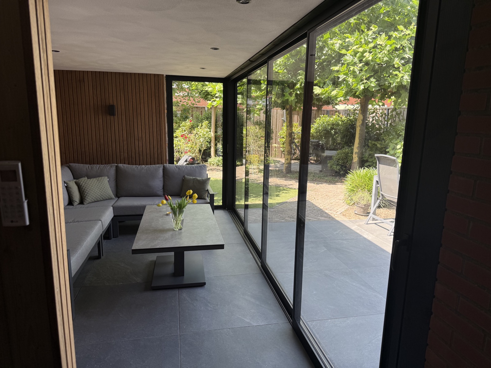 tuinkamer met glazen ramen