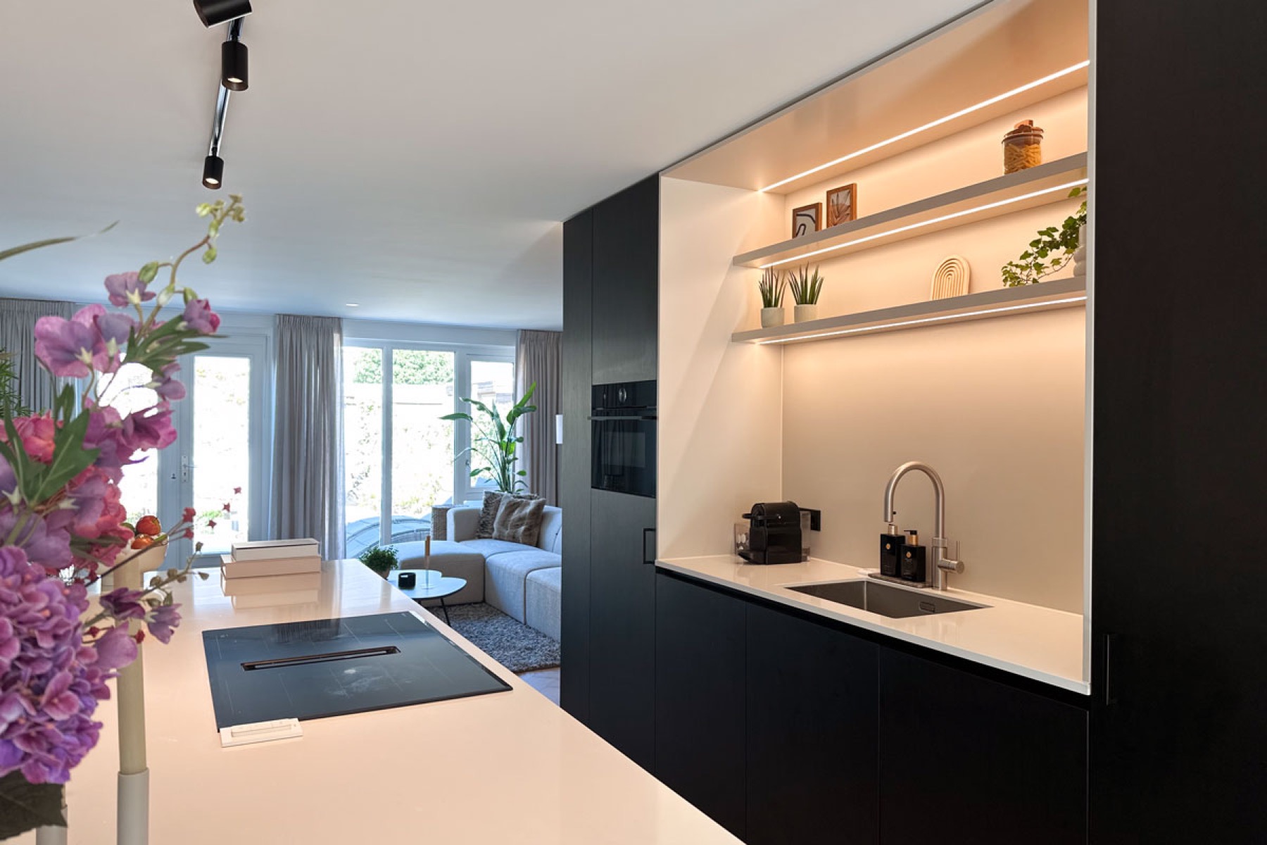 luxe donkere keuken