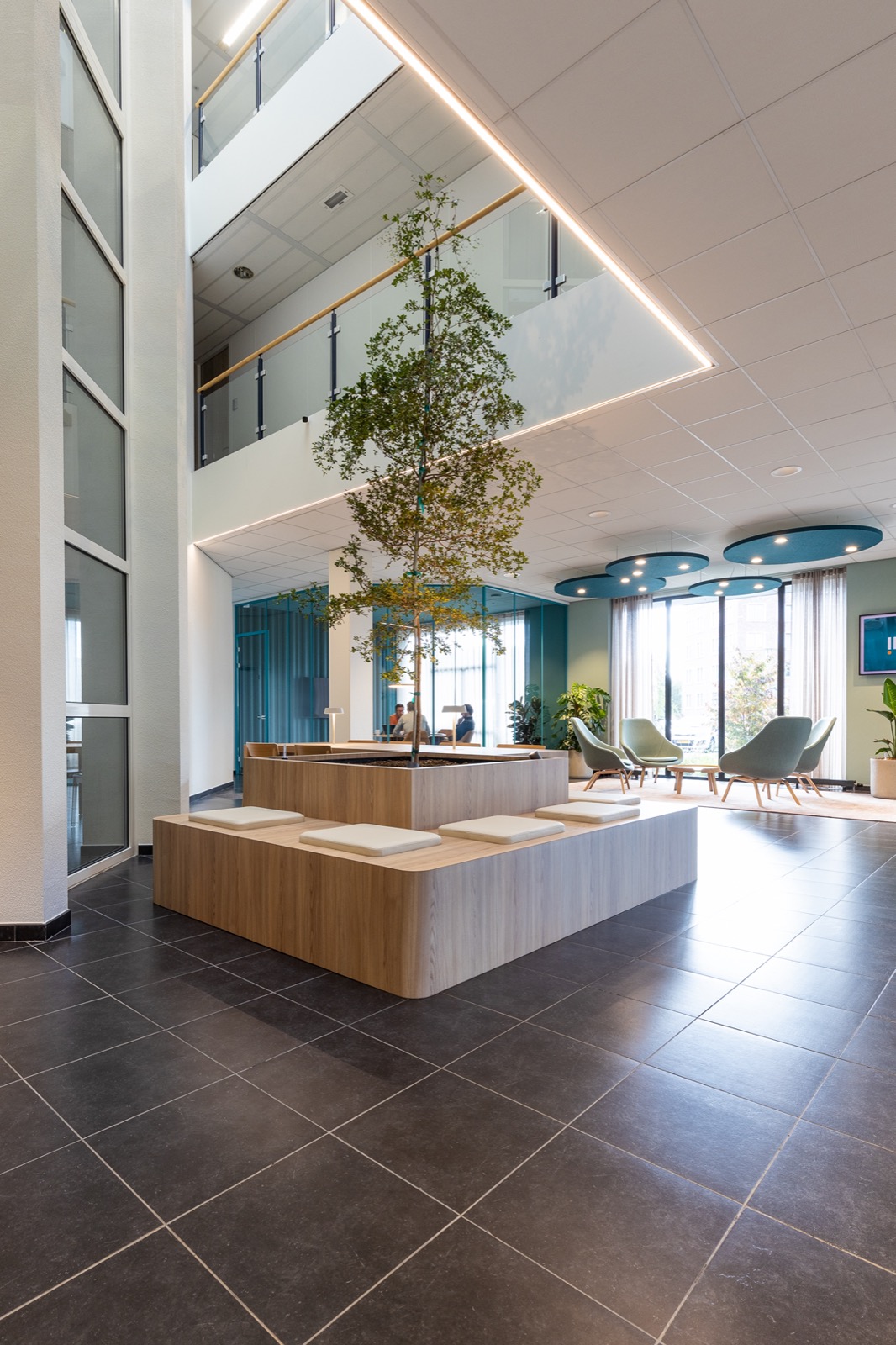 entree bedrijfspand met design interieur