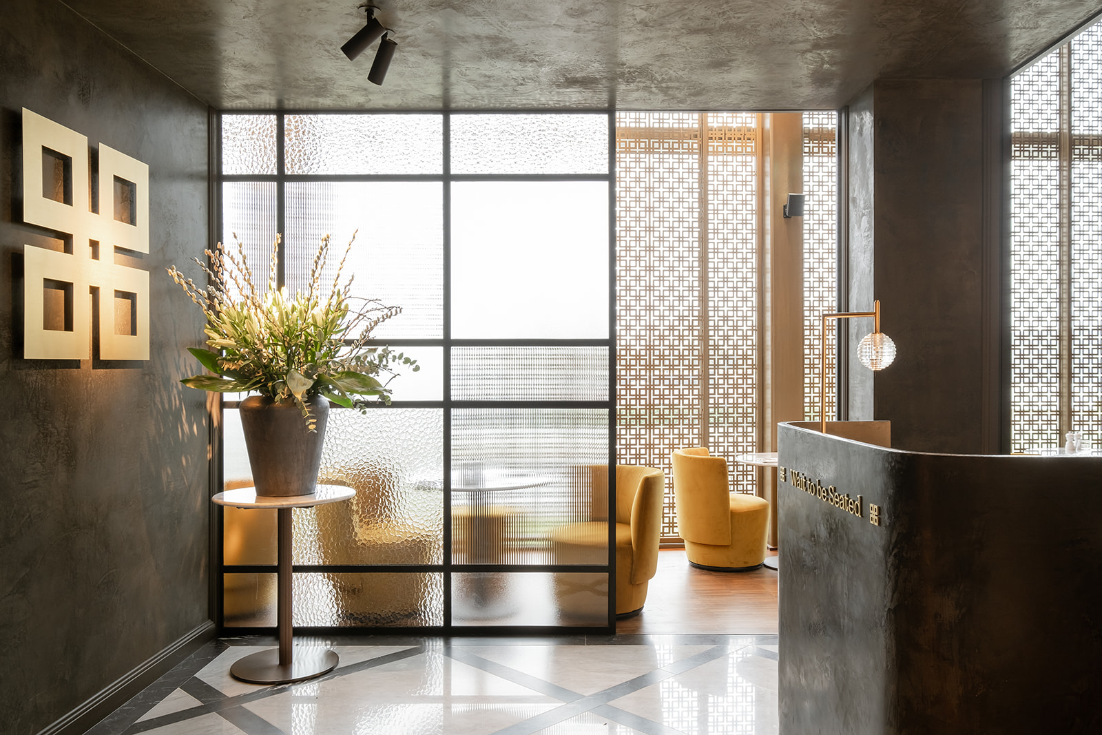 luxe wandafwerking bij balie