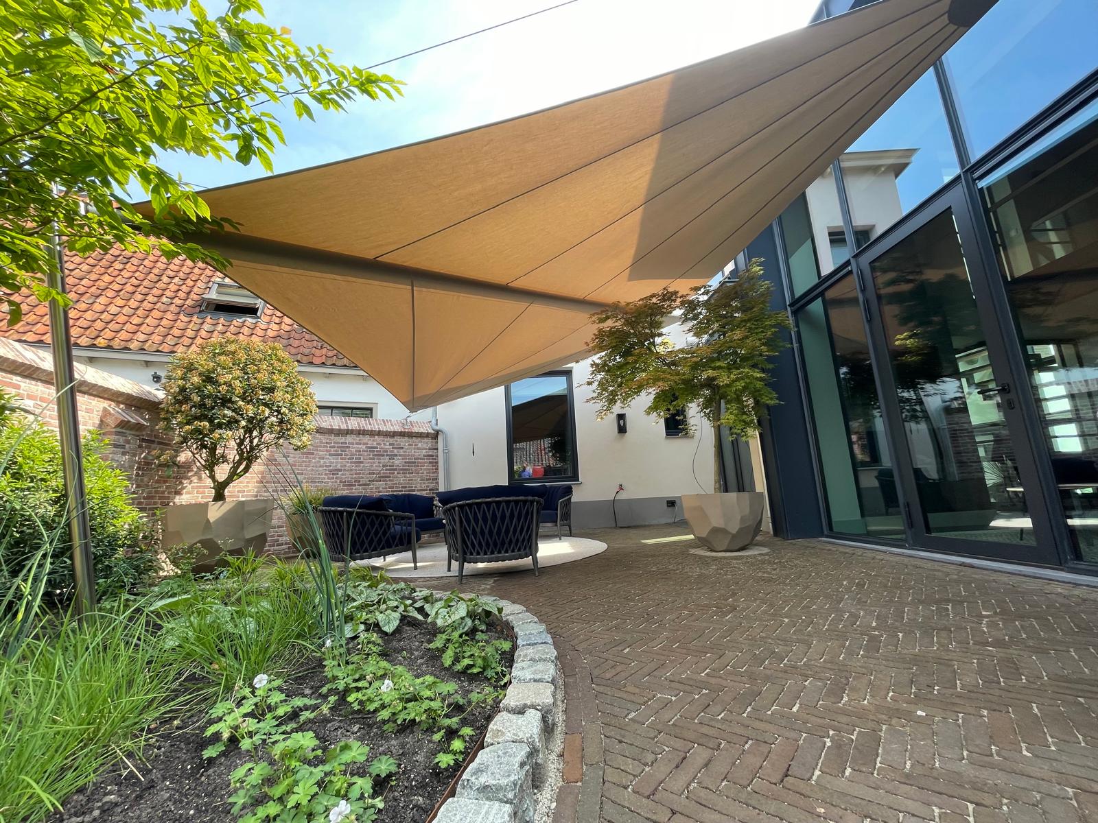 luxe schaduwzeil boven terras