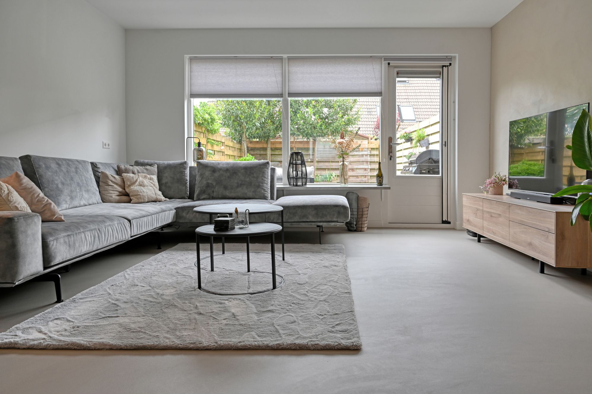 moderne woonkamer met gietvloer