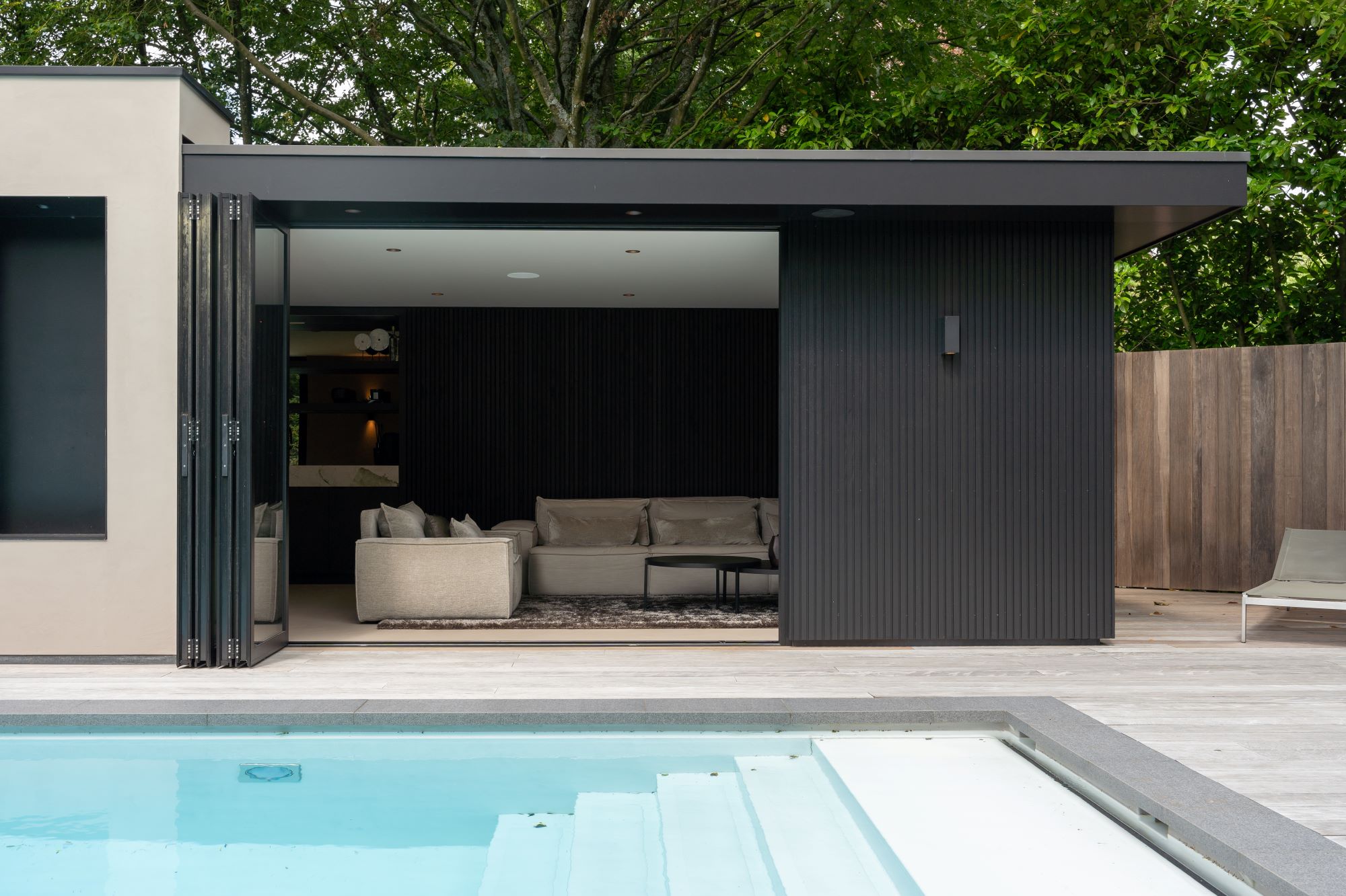 poolhouse closup
