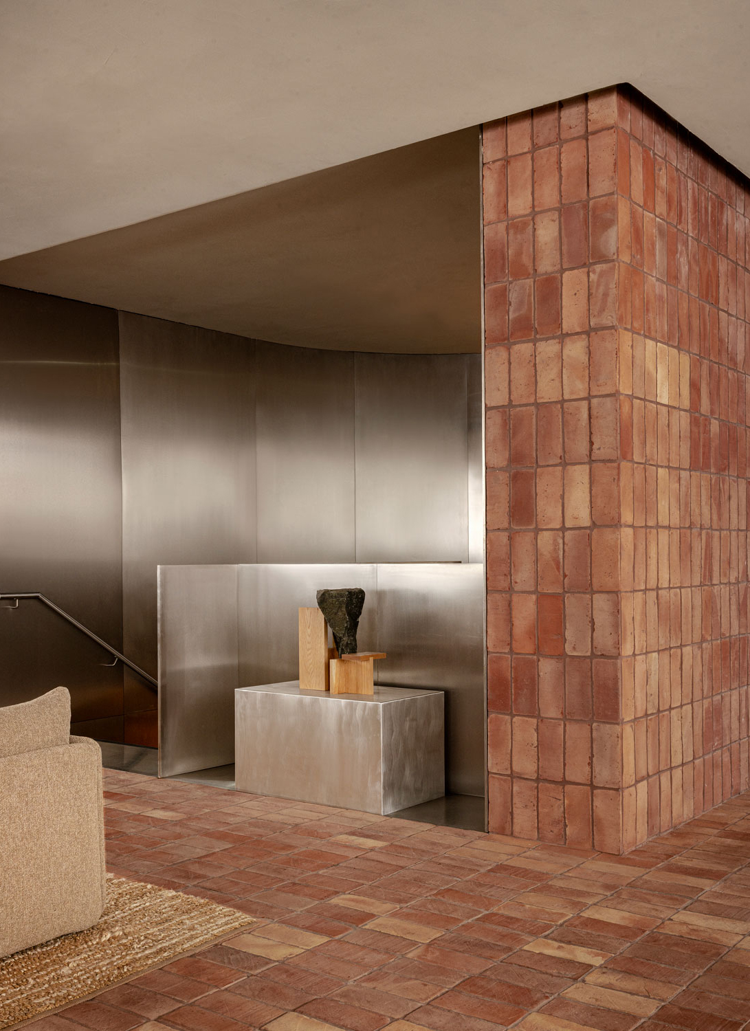 trappenhuis met luxe tegels