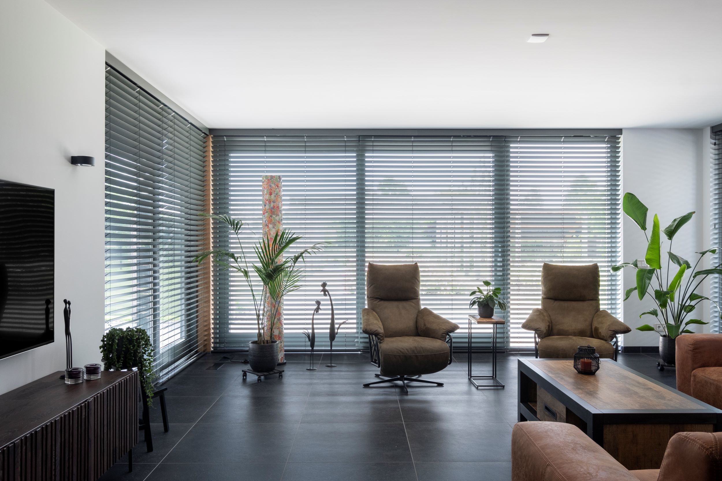 luxe jaloezieen woonkamer