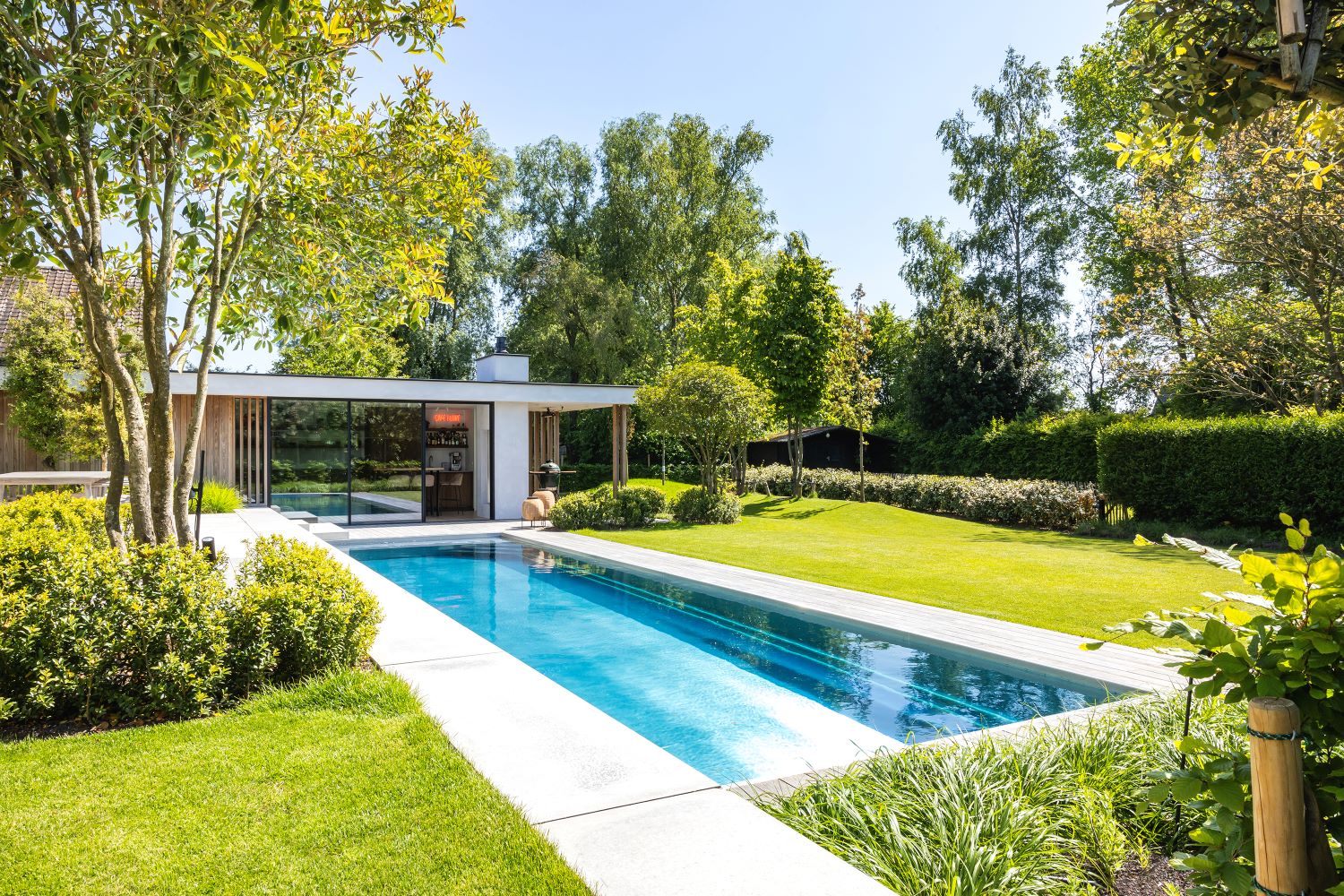 inox zwembad met poolhouse