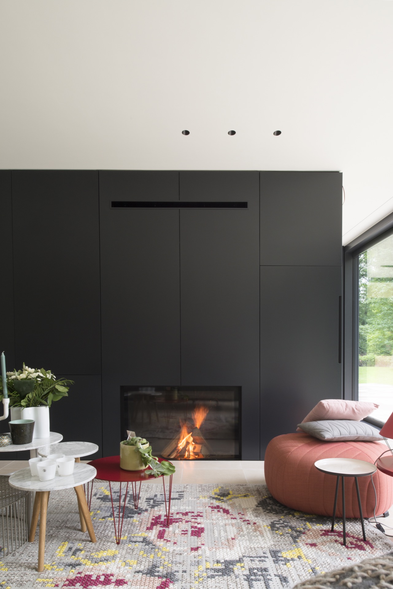 moderne woonkamer met haard