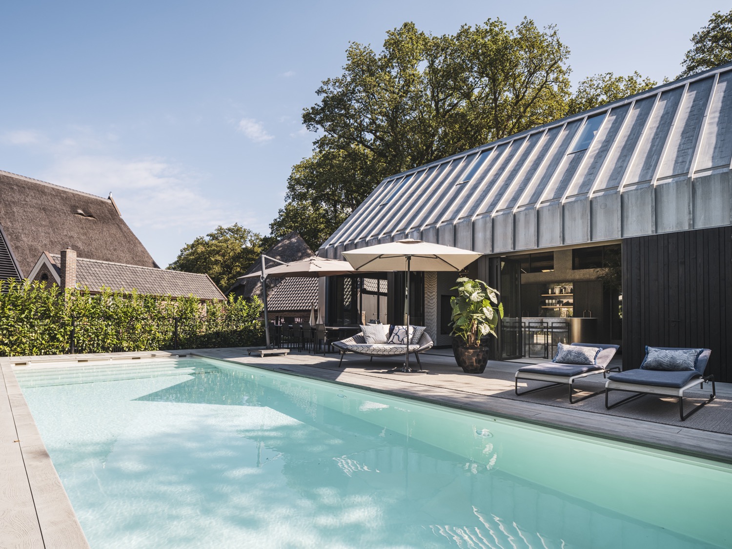 poolhouse met zwembad