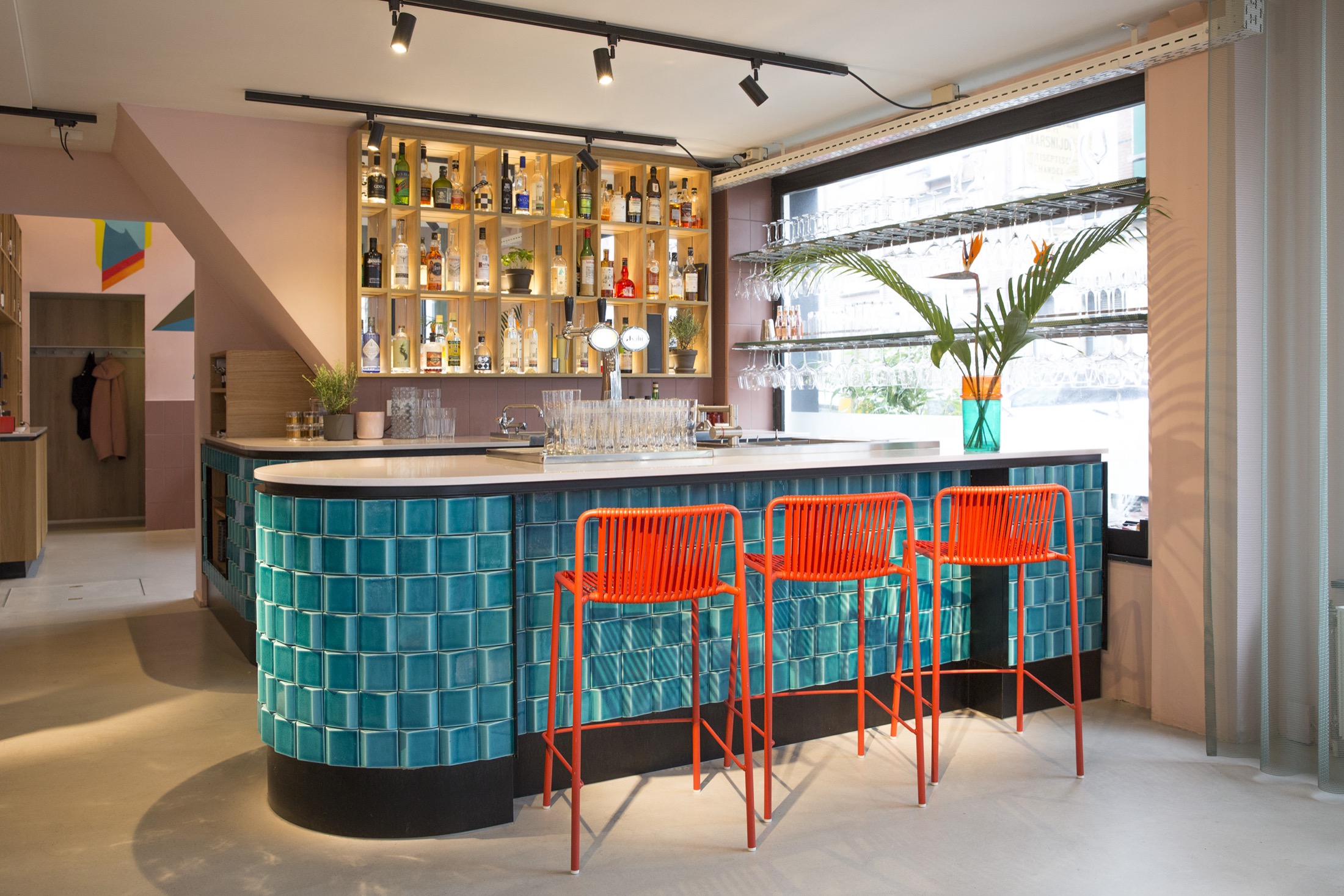 luxe bar met stoelen