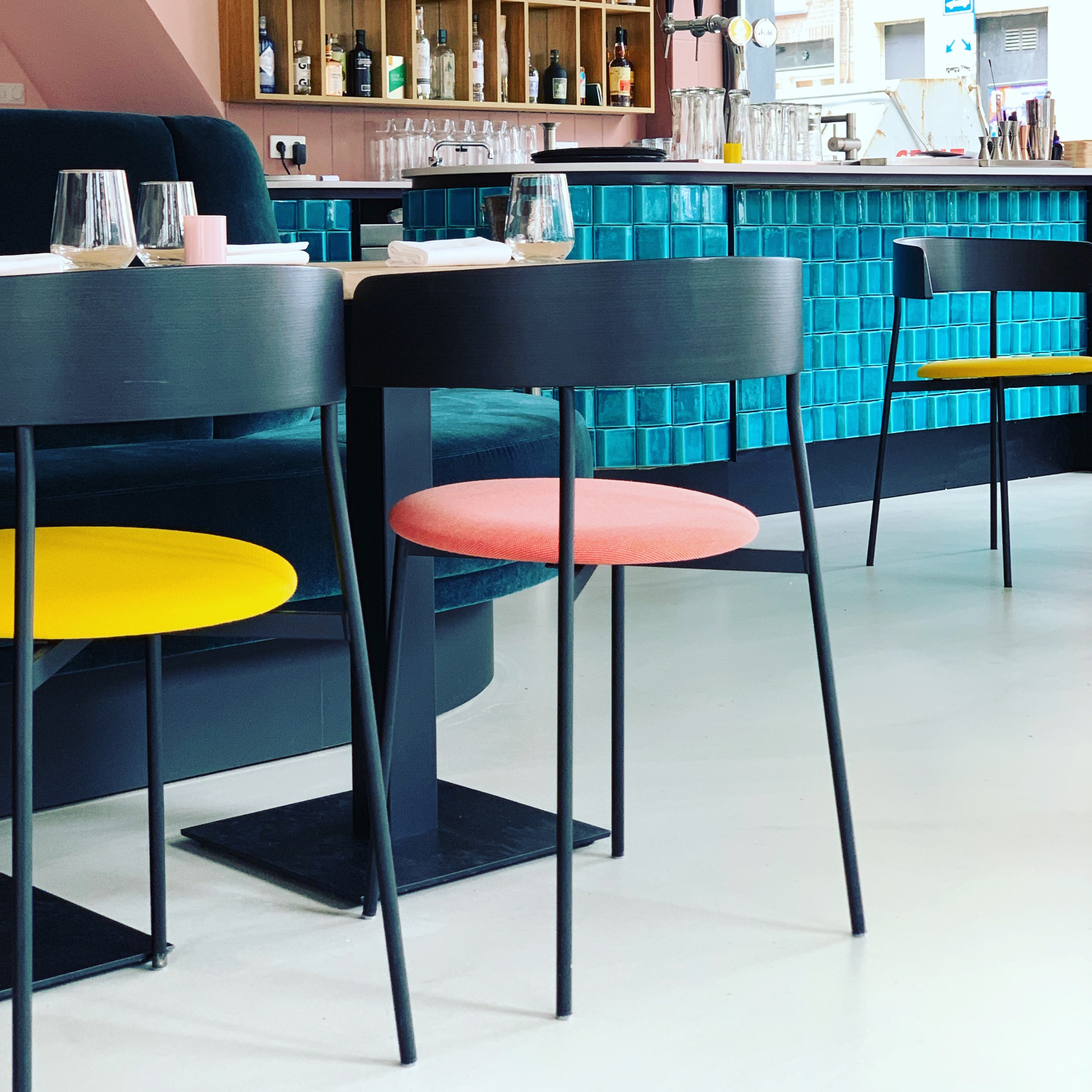 design bar met stoelen