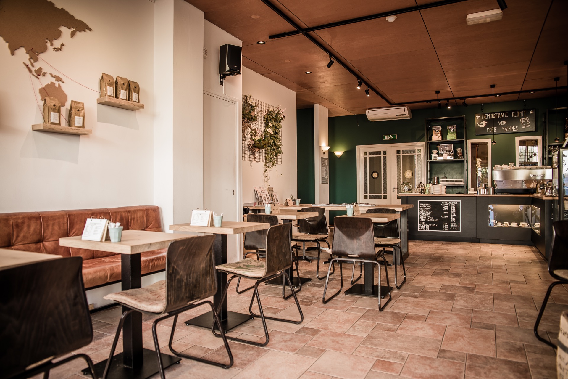 restaurant met luxe verlichting