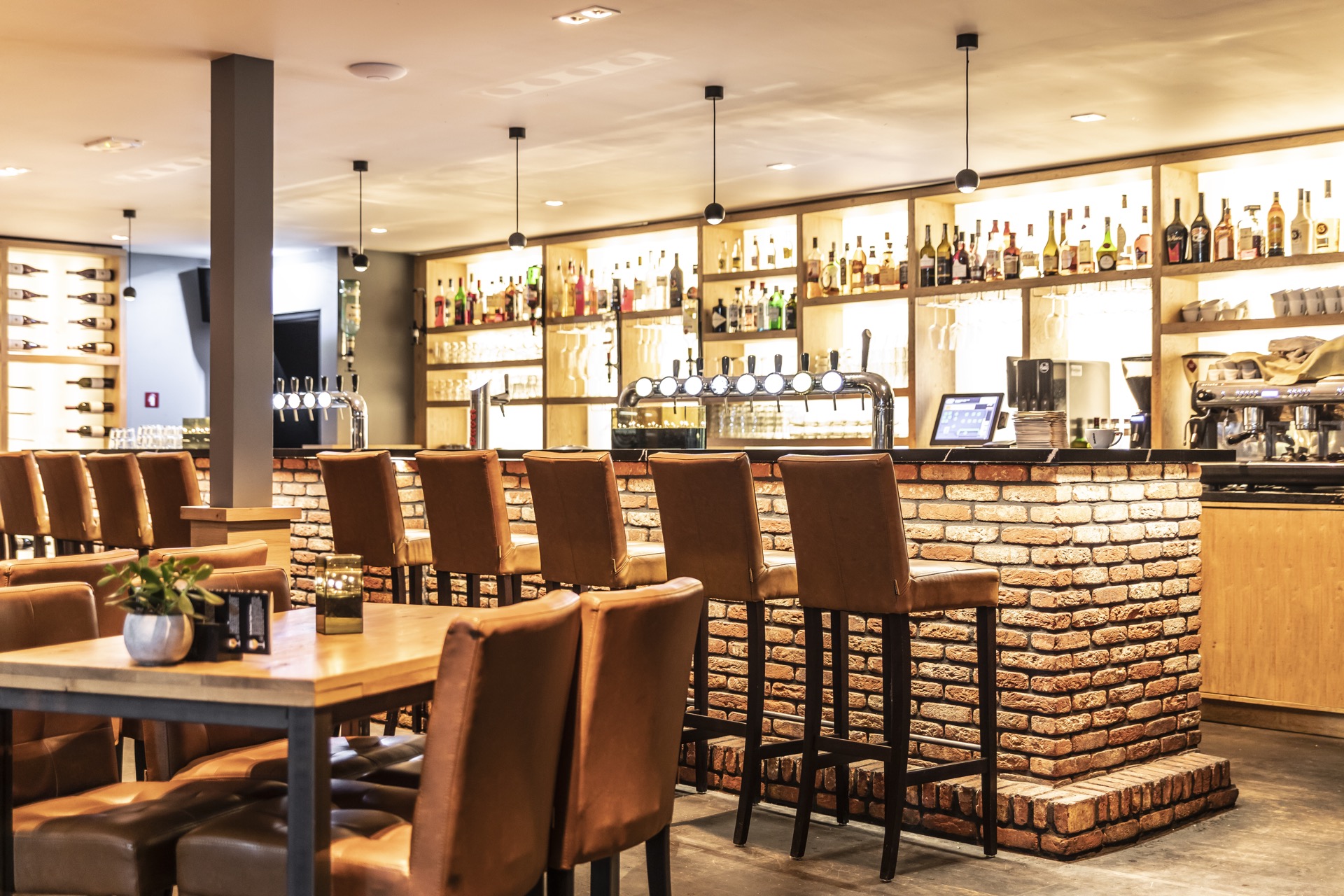 restaurant met luxe verlichting