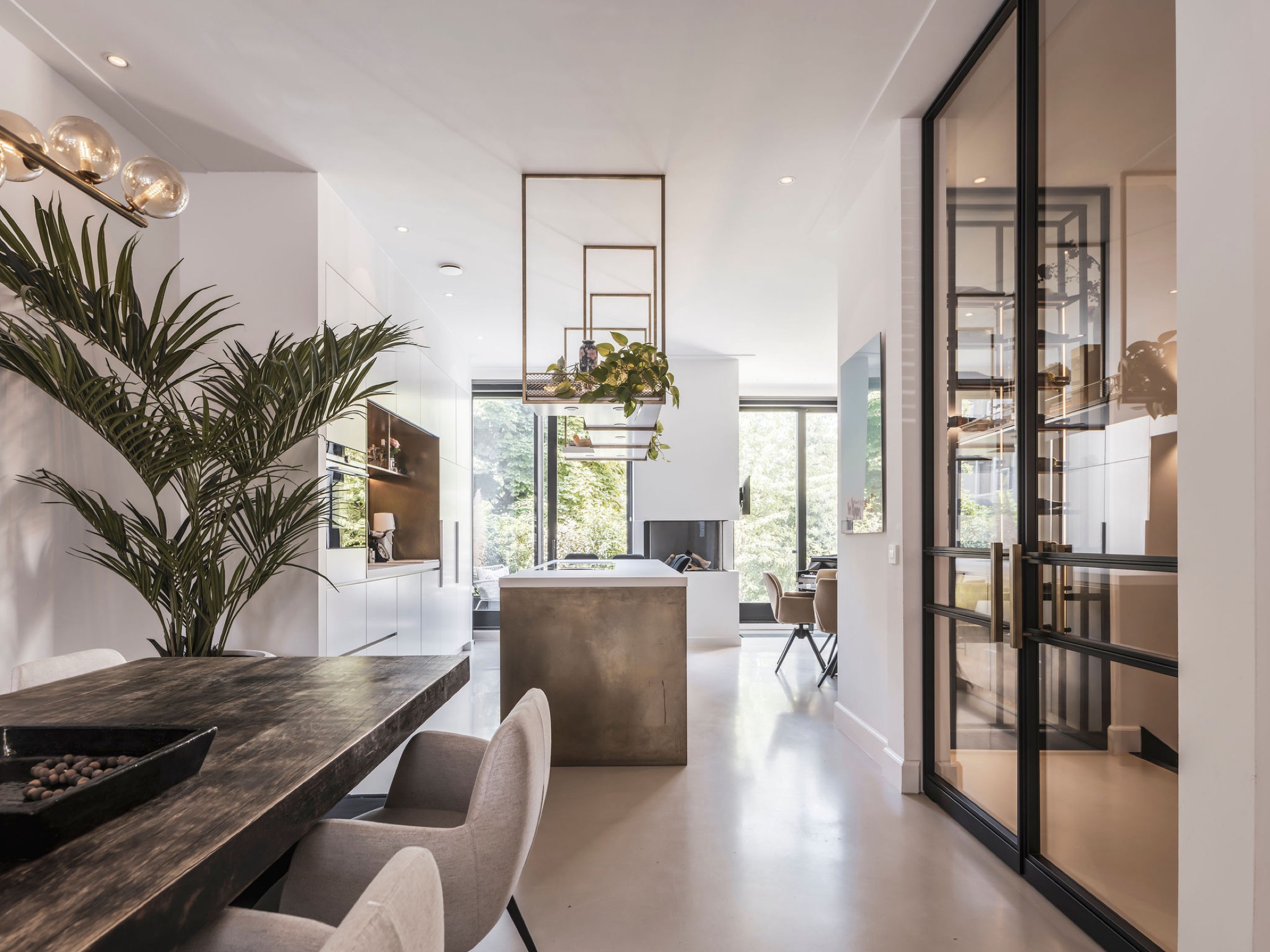luxe interieur met stalen binnendeuren