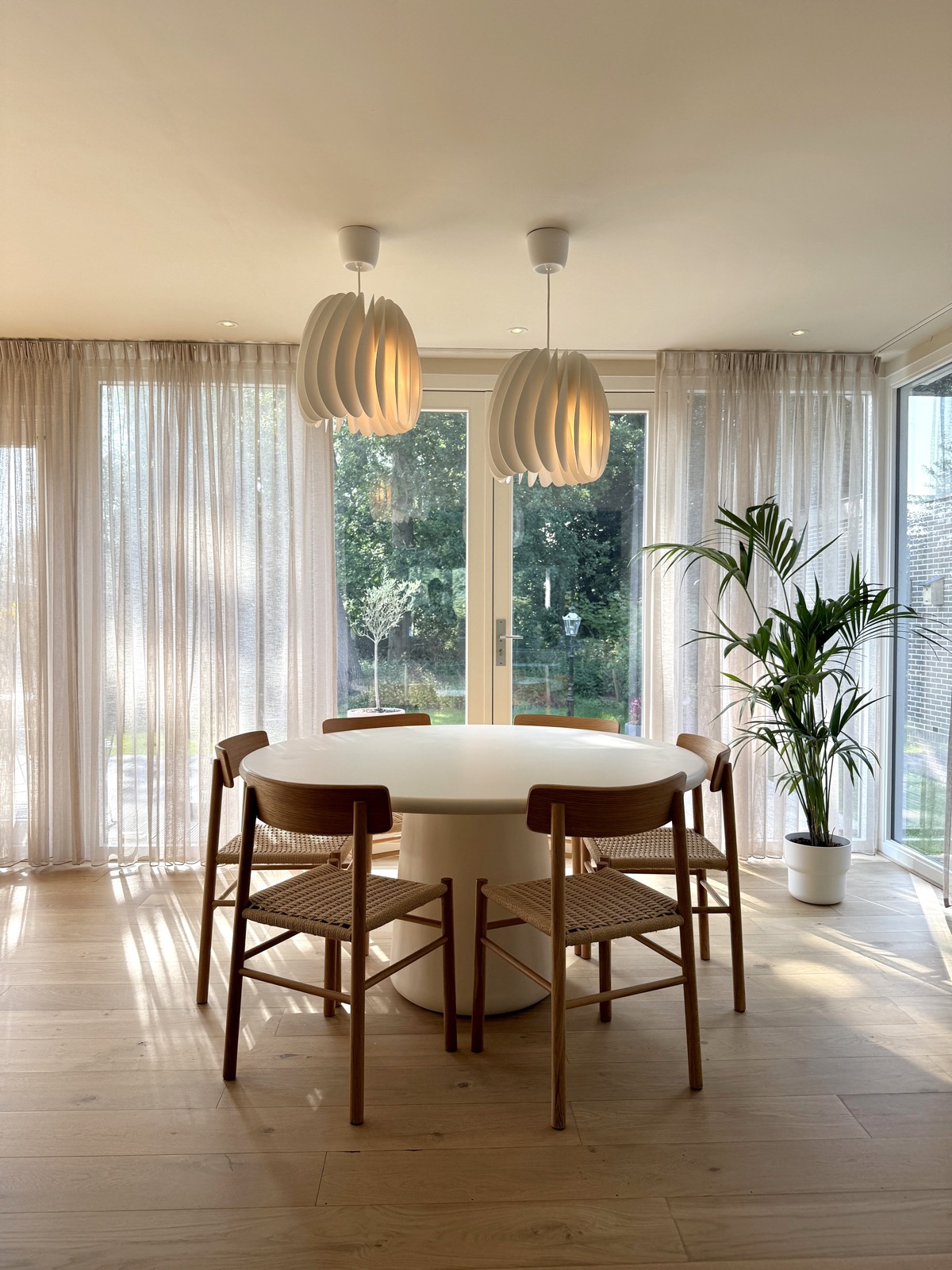 luxe eettafel met stoelen