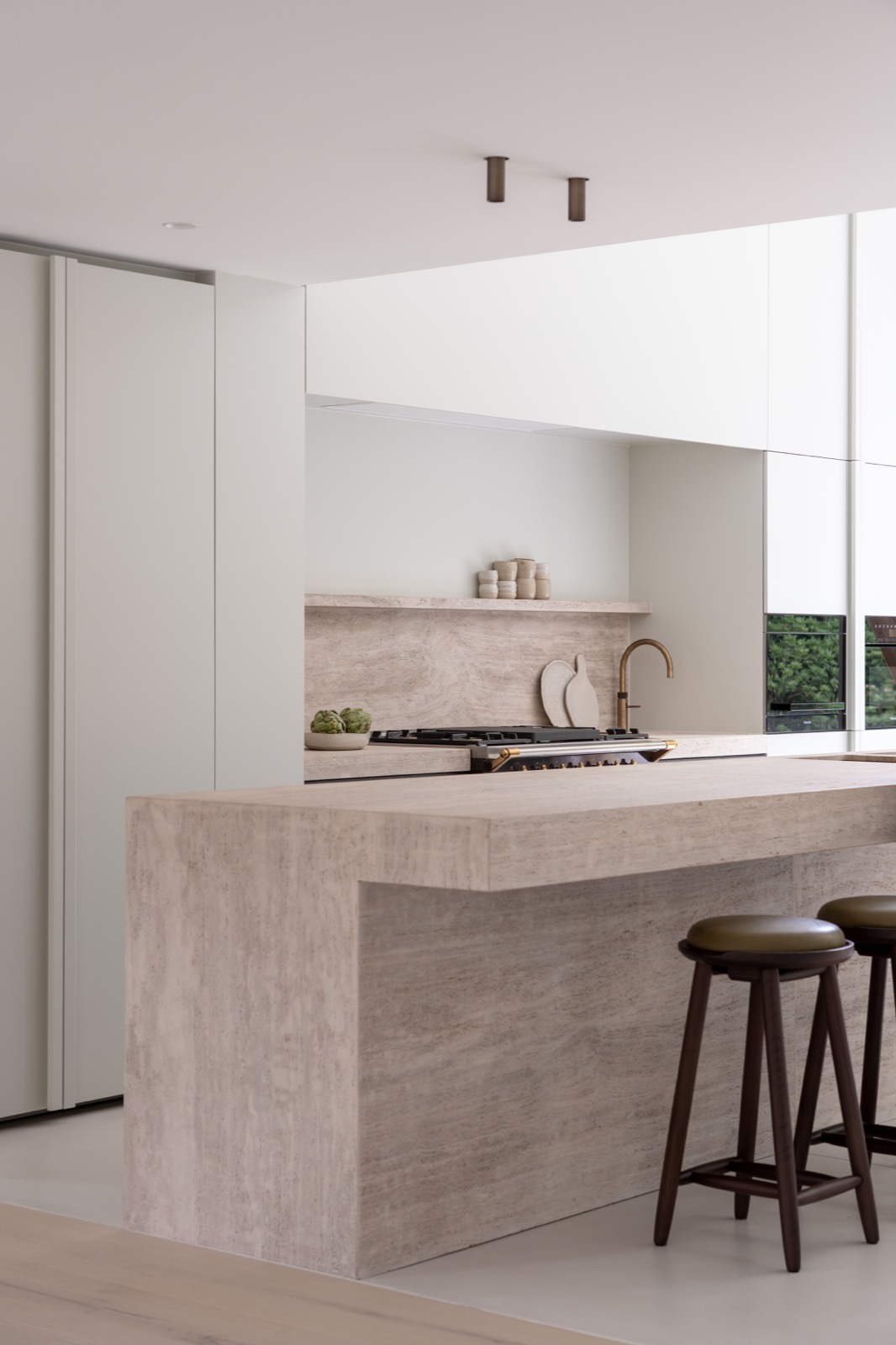 luxe keuken met design wandafwerking