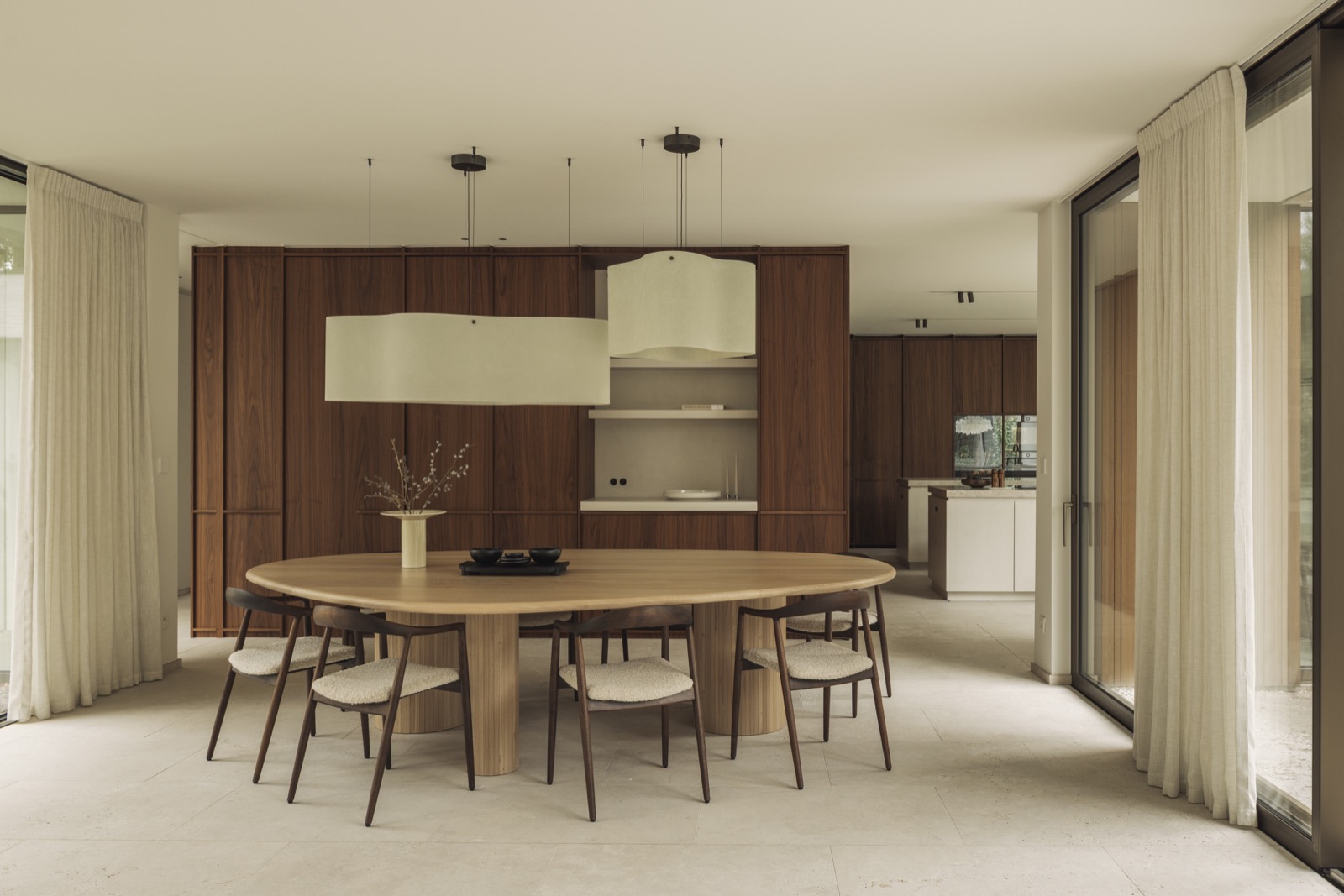 eetkamer met luxe wandafwerking