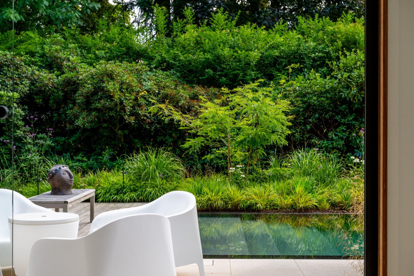 poolhouse met uitzicht op zwembad