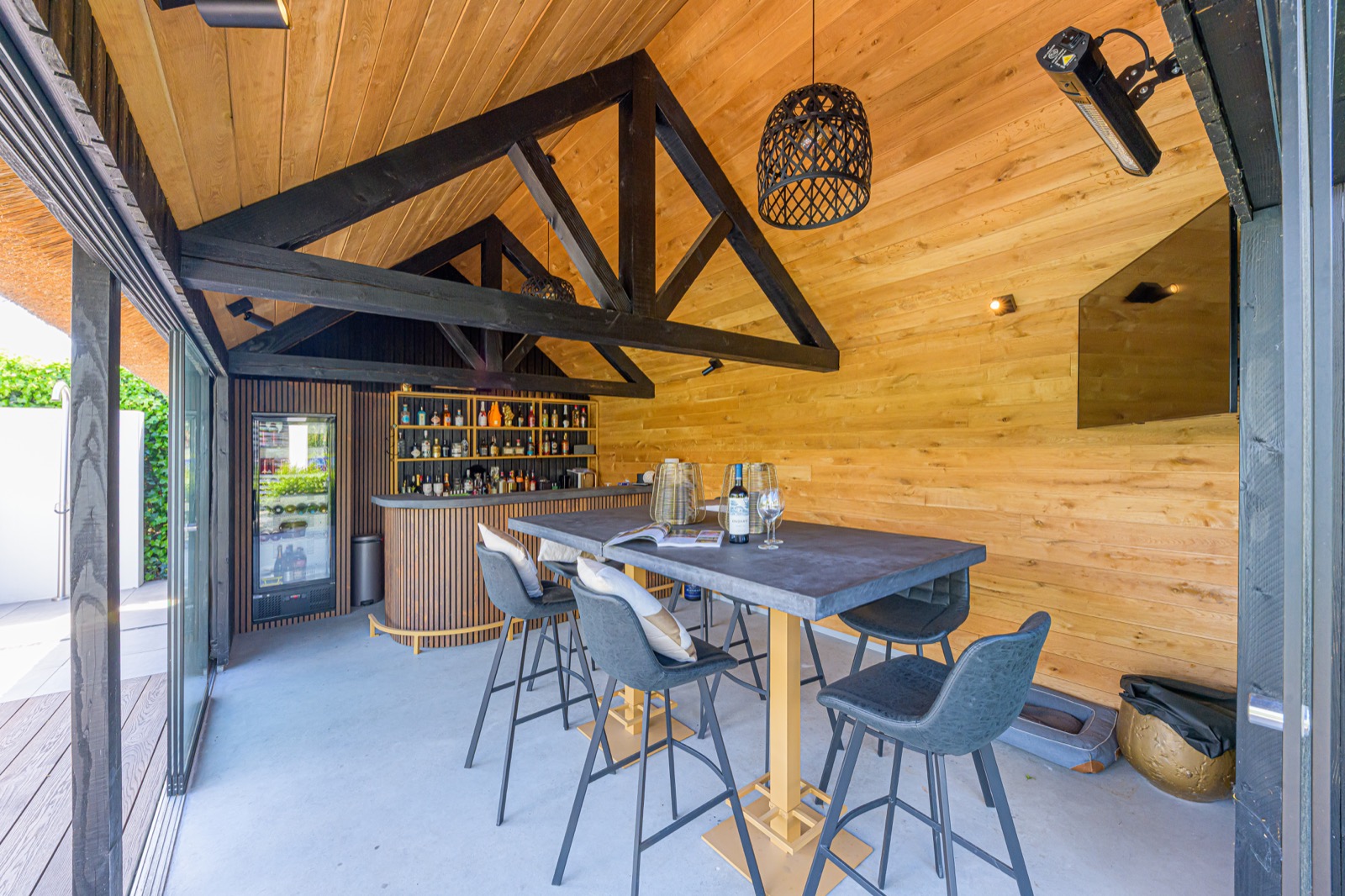 inrichitng poolhouse