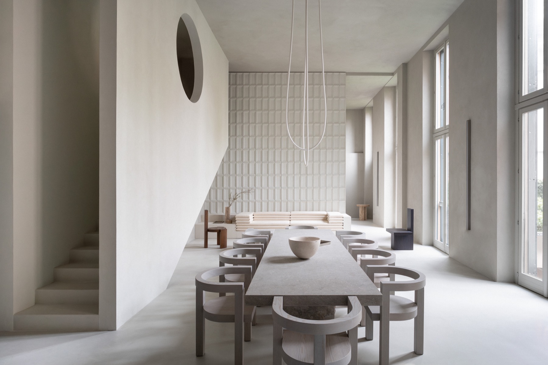 eetkamer met design keukenapparatuur