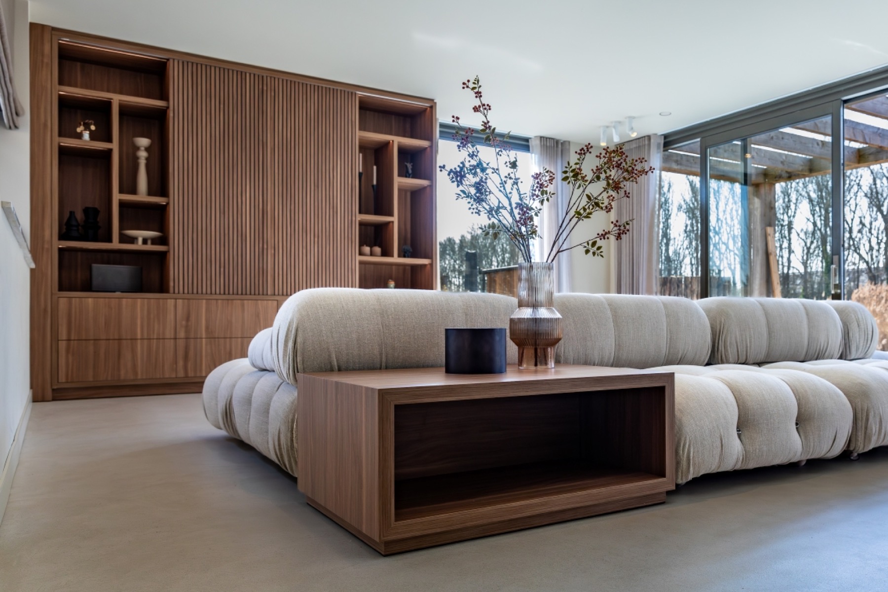 woonkamer met maatwerk interieur