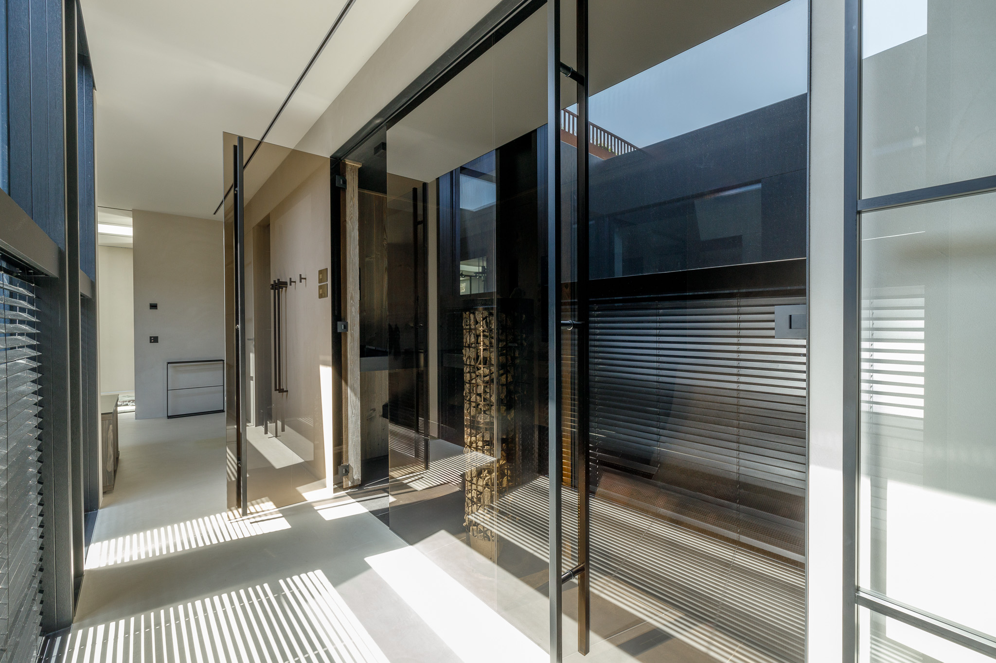 wellness met stalen deuren
