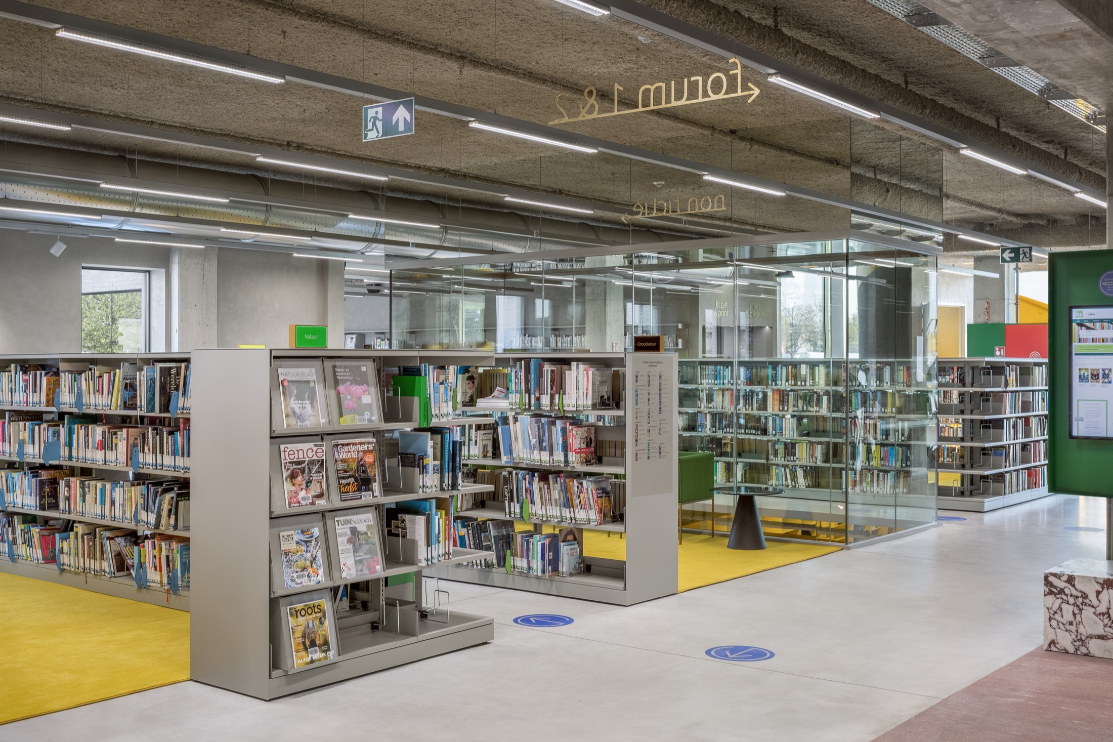 bedrijfspand inrichting met luxe meubels