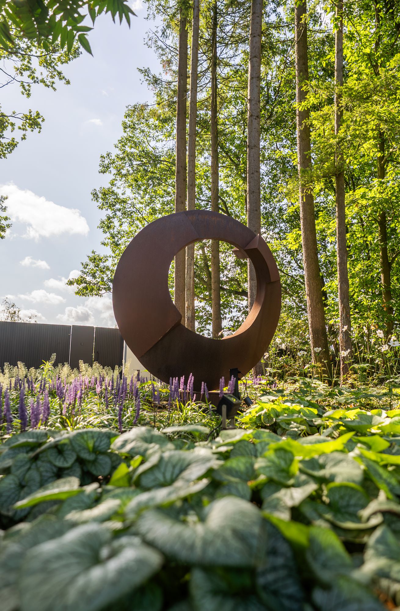 luxe kunst in villatuin