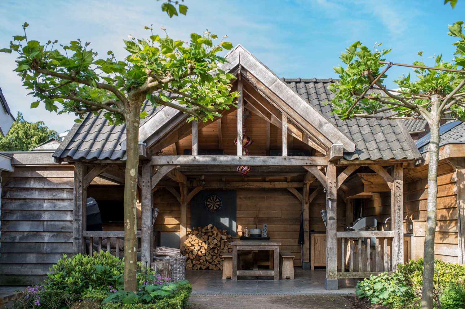 luxe houten bijgebouw