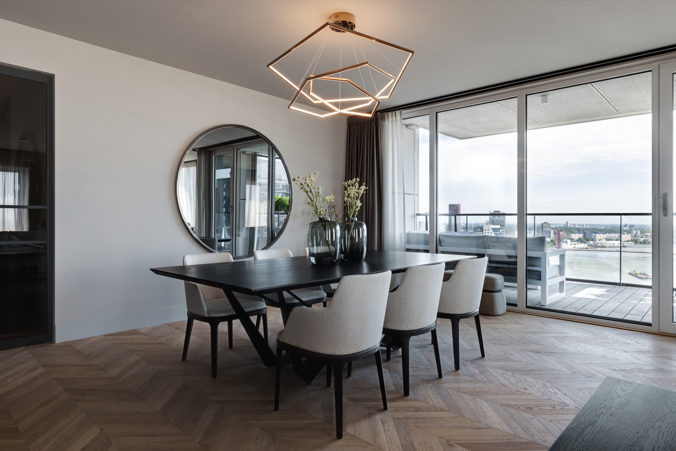 luxe eettafel met stoelen