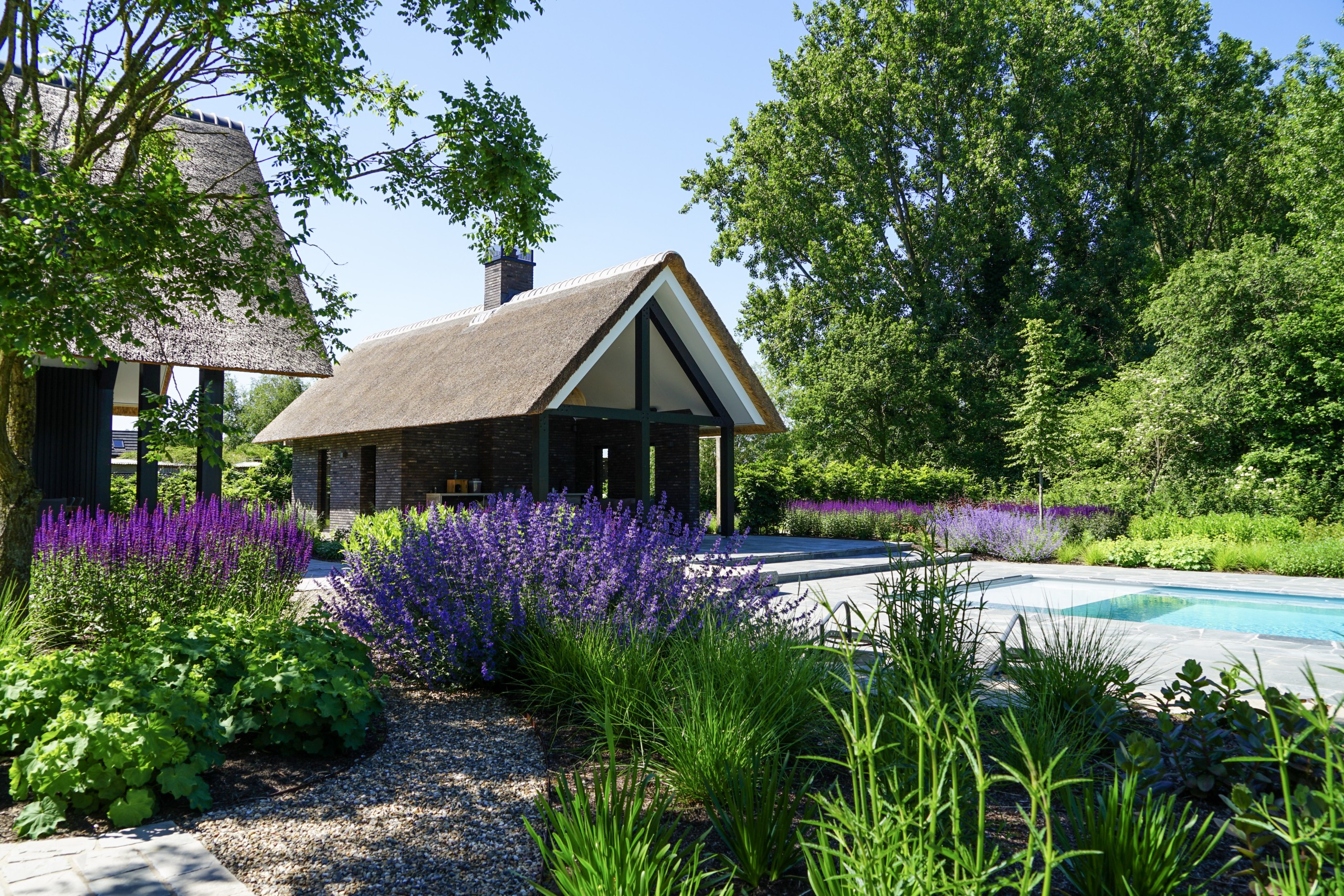 zwembad met poolhouse
