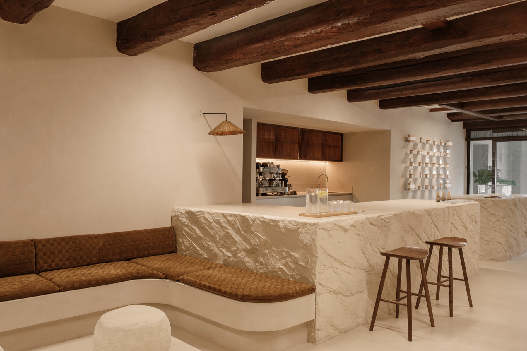 kantoor inrichting met luxe bar