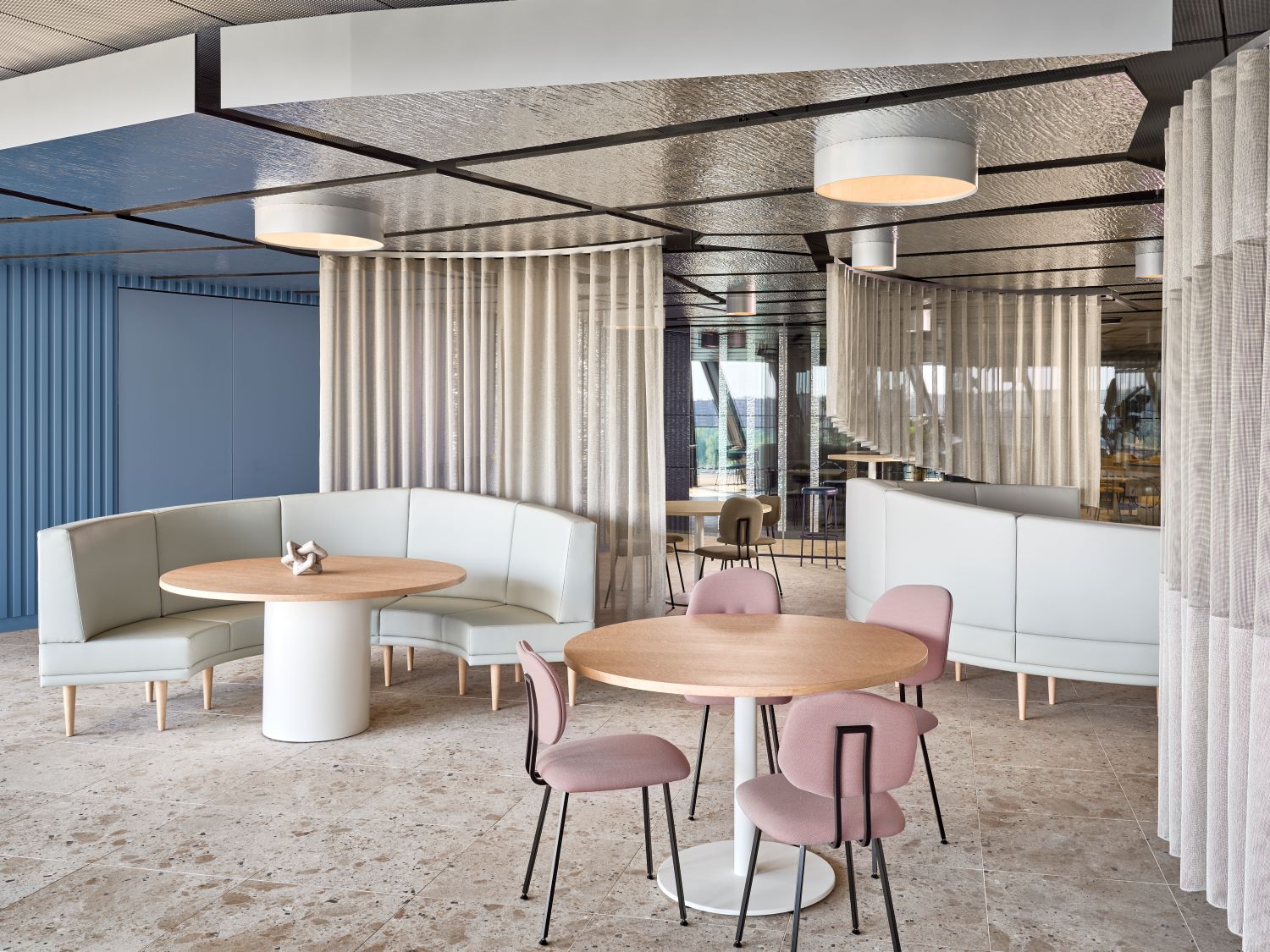 restaurant met meubels