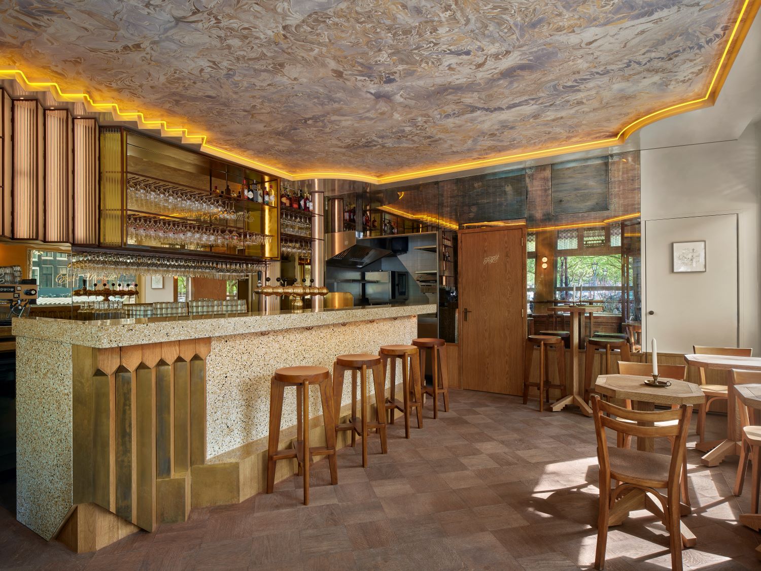 Luxe bar met prachtig interieur