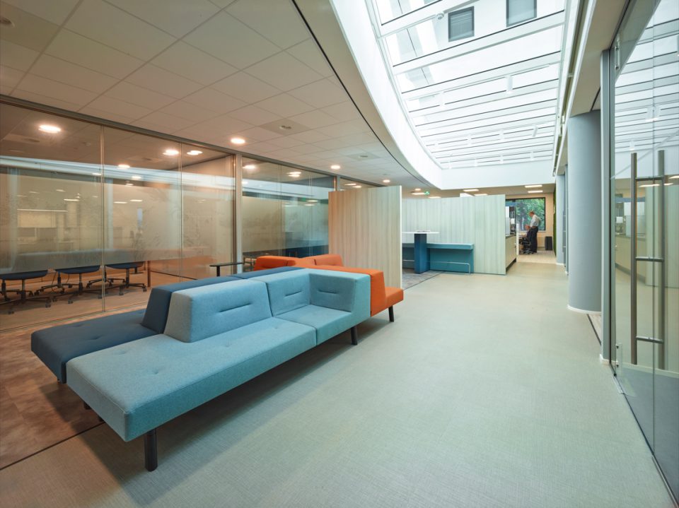 interieur hal met meubels