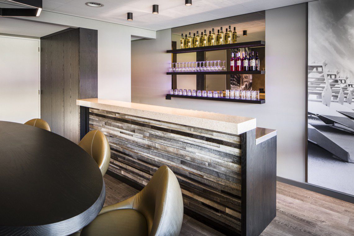 bar in skybox