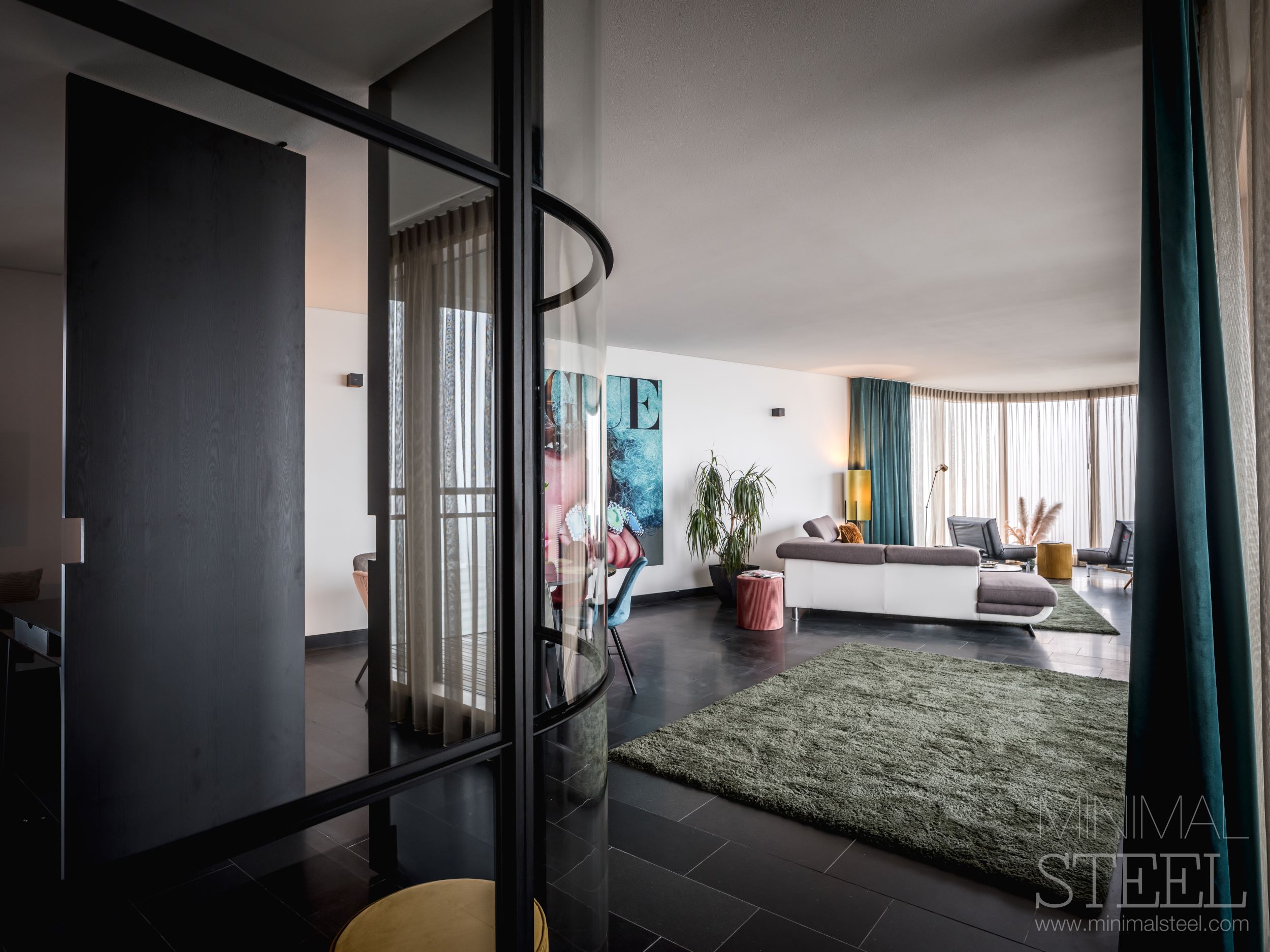 interieur met stalen wand