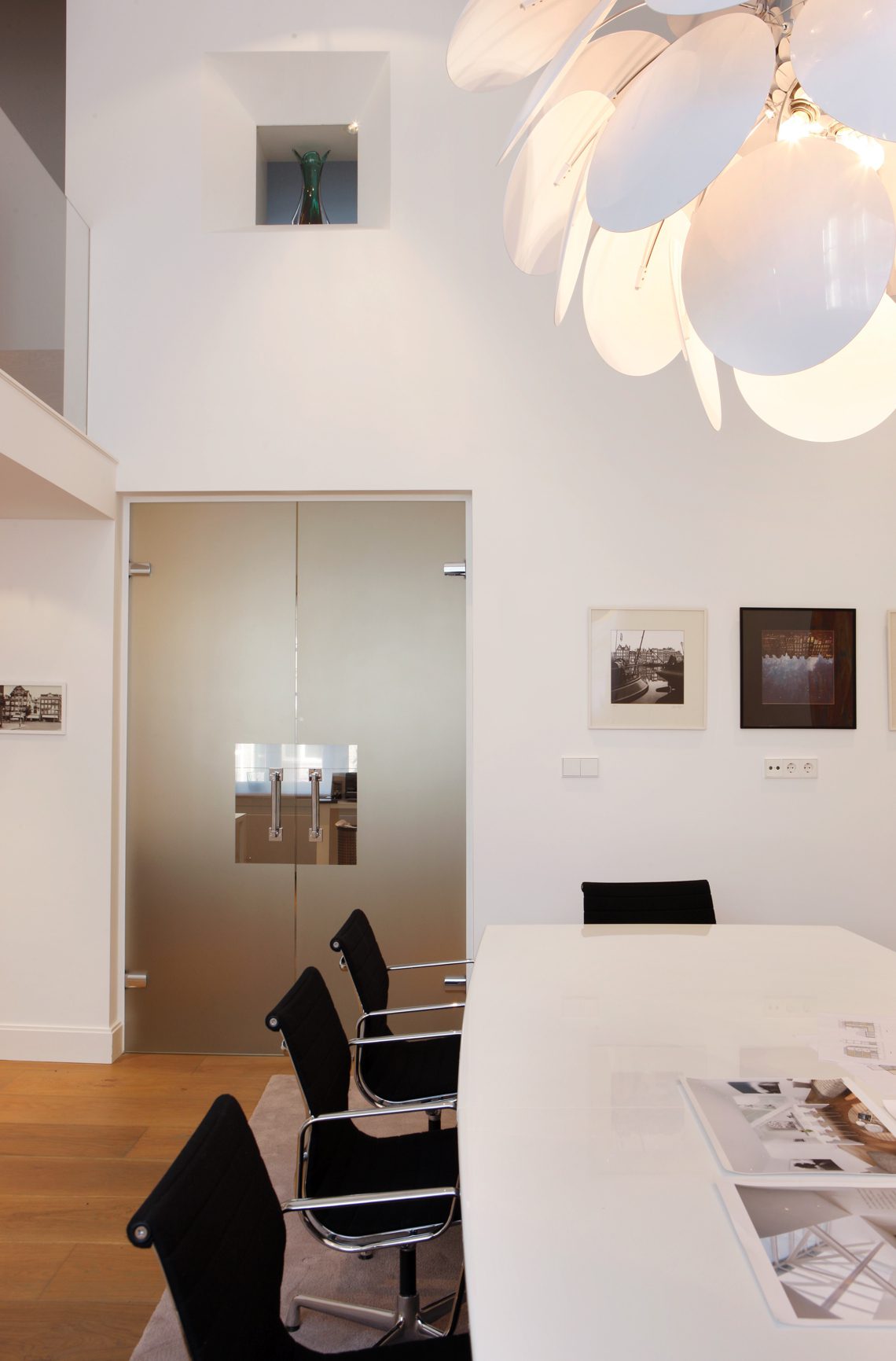 tafel met designverlichting