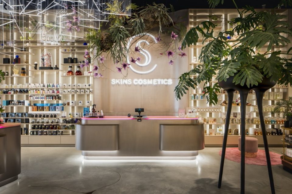 interieur winkel met balie