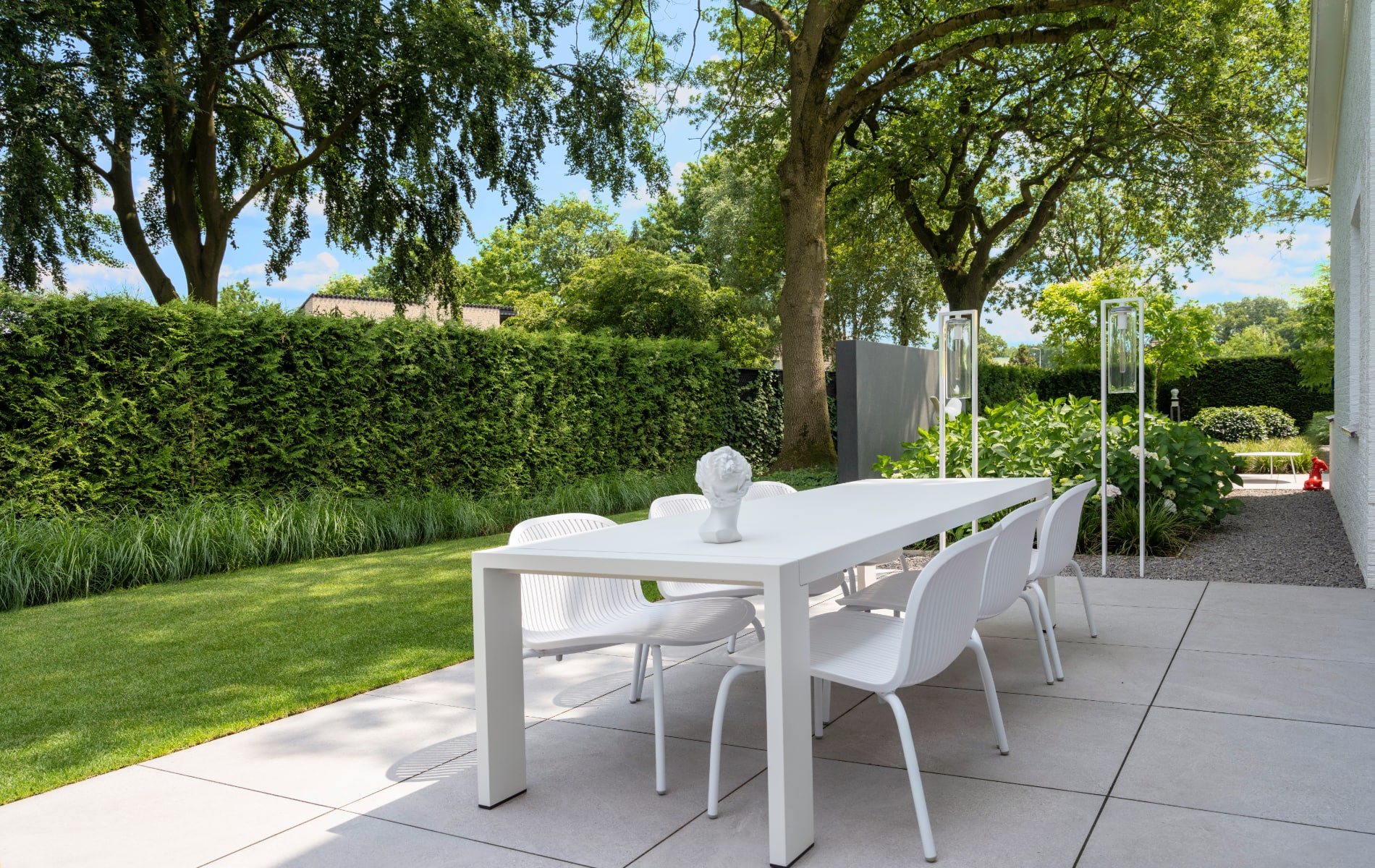 tuinmeubels op terras