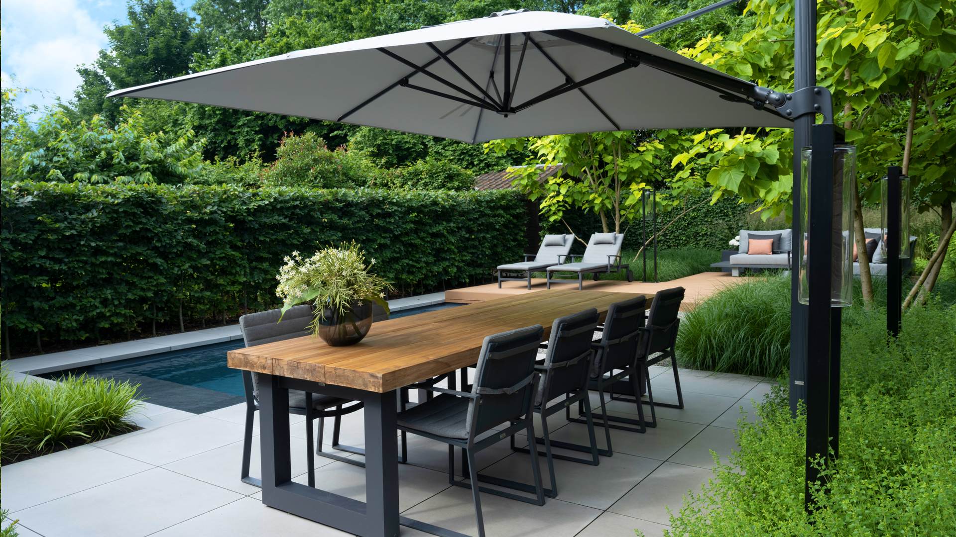 terras met tuinmeubels