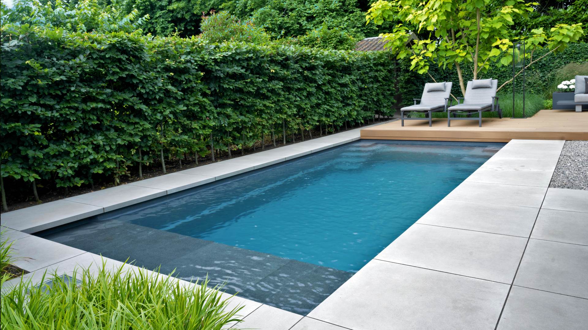 tuin met prefab zwembad