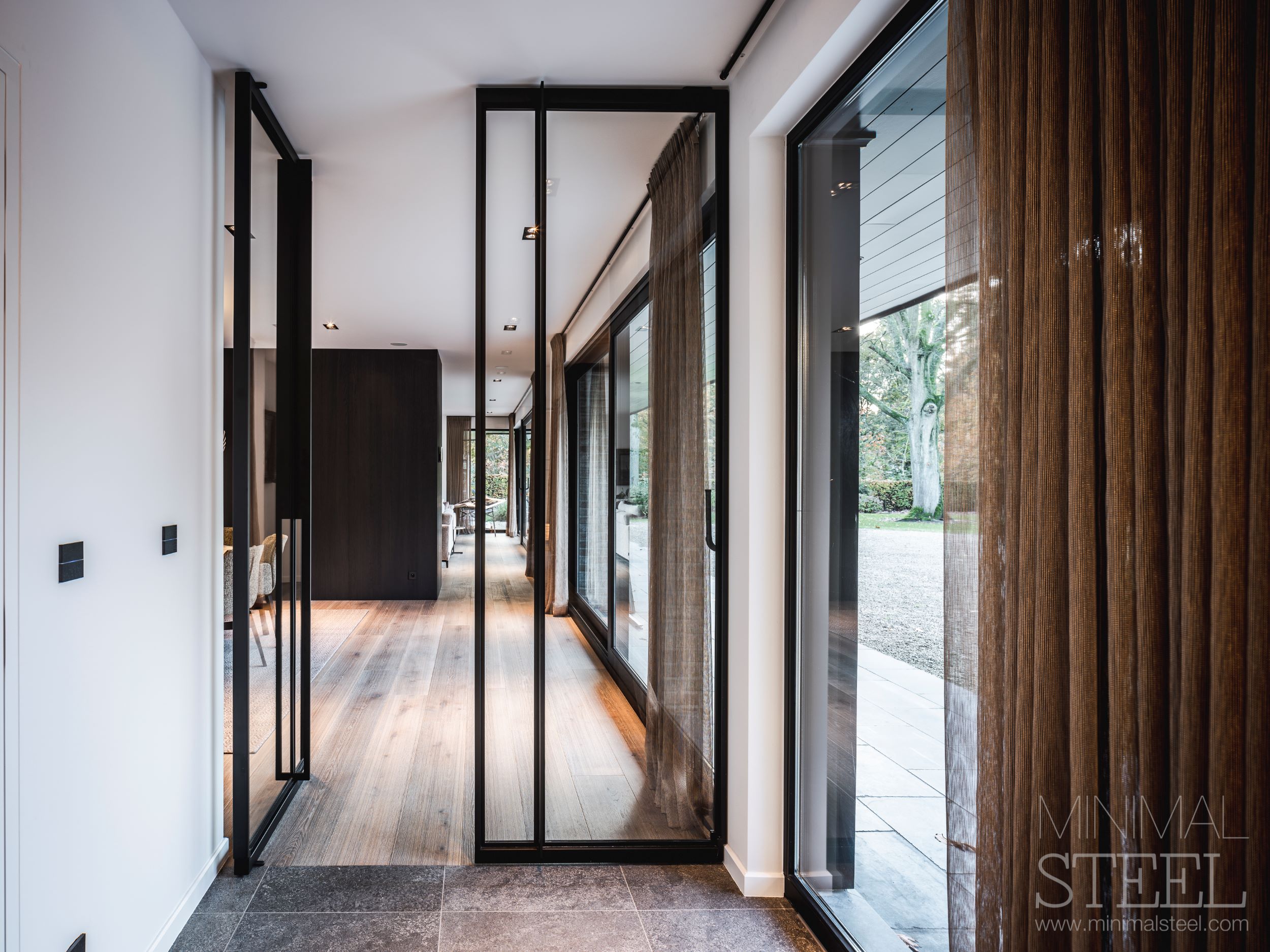 luxe stalen deuren in hal