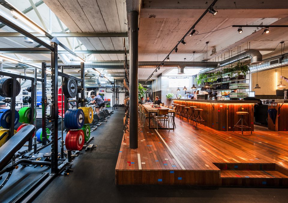 interieur sportruimte met bar