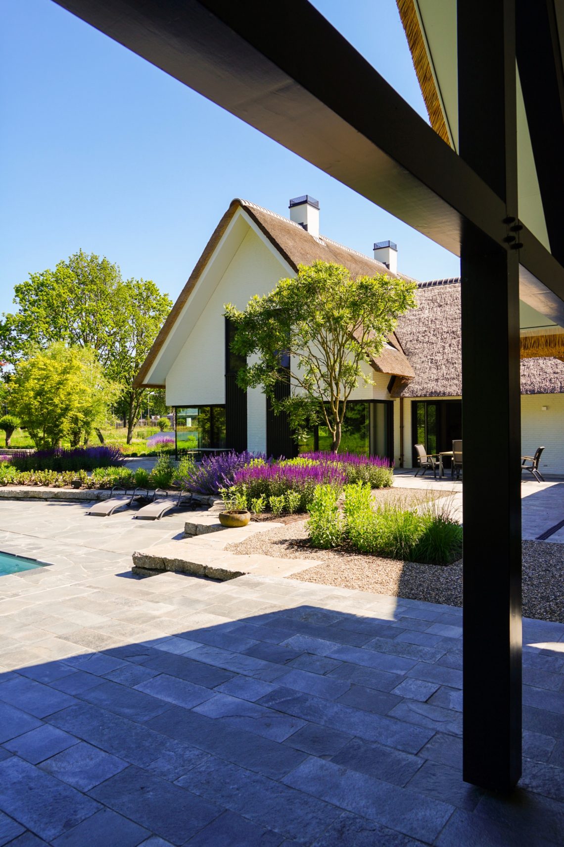 Terras villa tuin