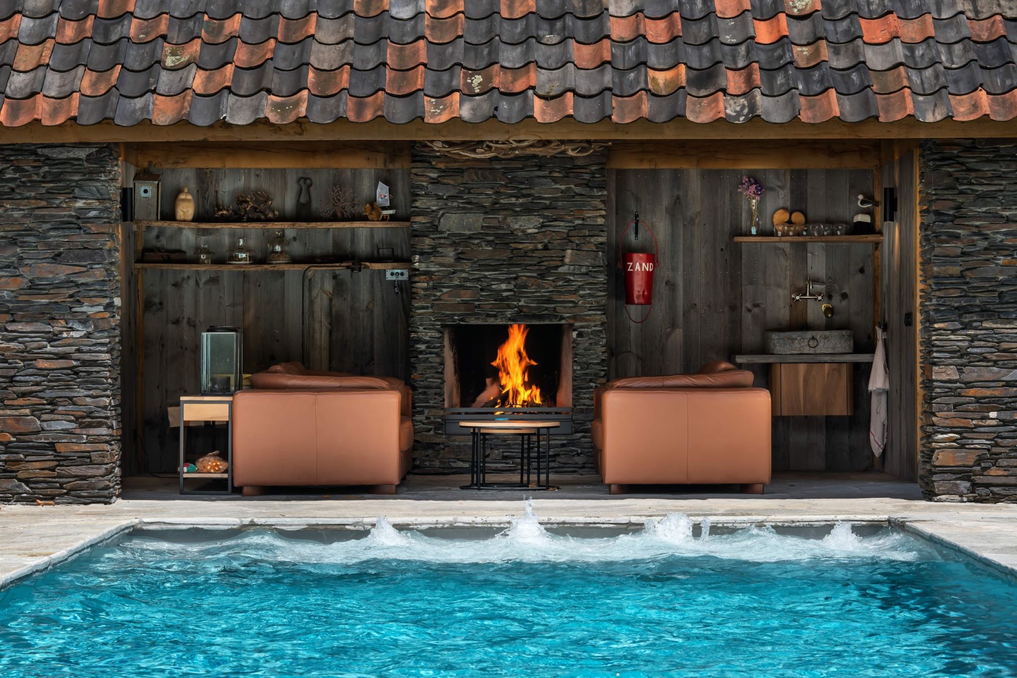 poolhouse met haard